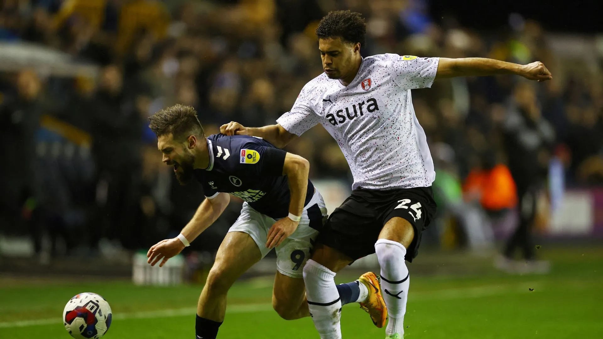 Cameron Humphreys-Grant, trung vệ giàu kinh nghiệm từng khoác áo Rotherham United