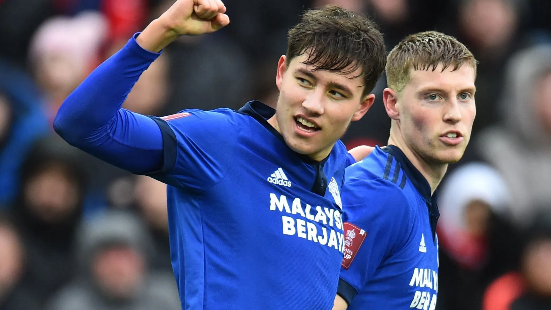 Gương mặt đầy quyết tâm của Phil Foden trong một buổi tập cùng Man City