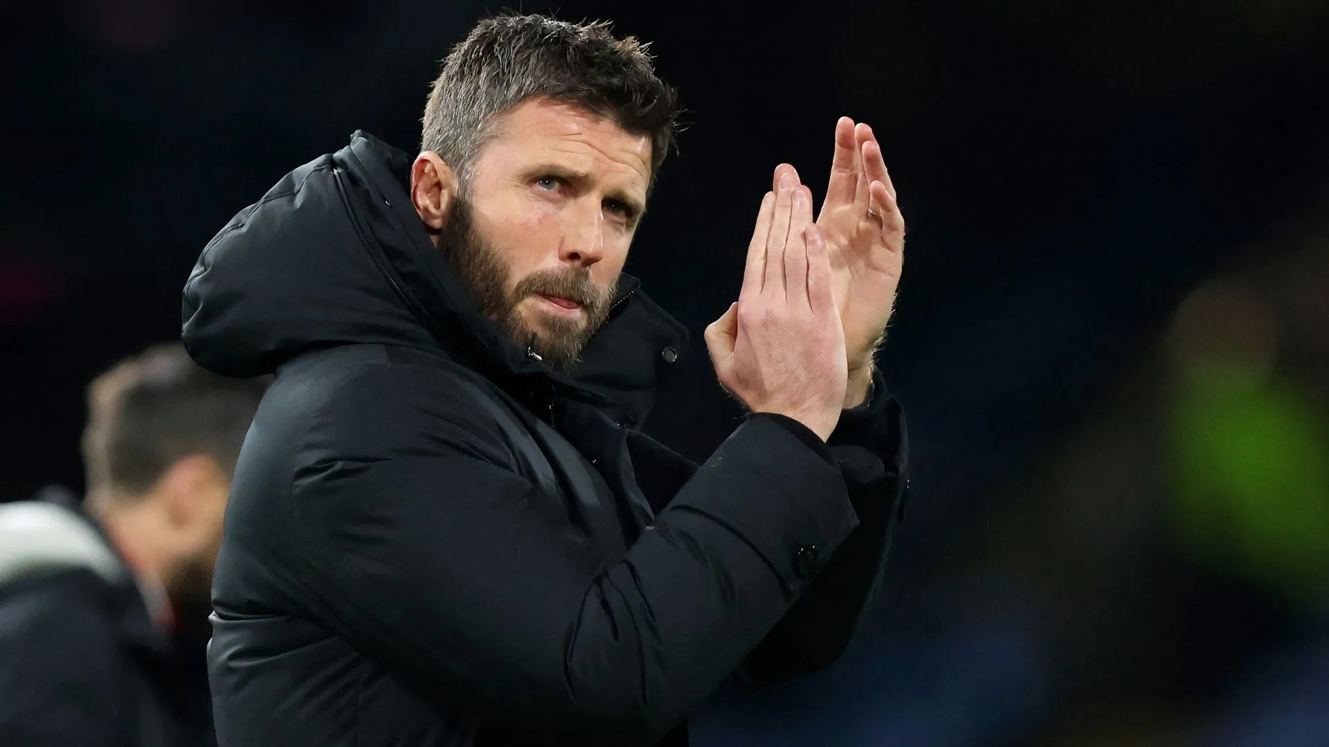 HLV Michael Carrick chỉ đạo các cầu thủ Middlesbrough trong một trận đấu tại Championship.