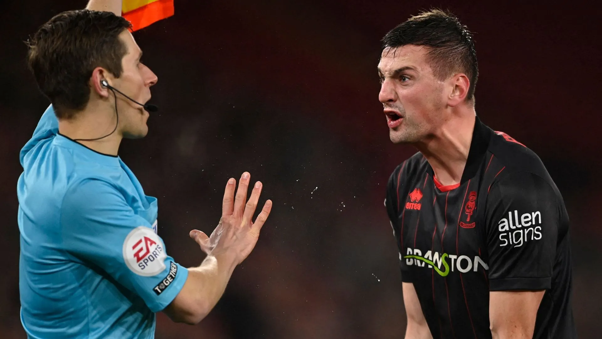 Paudie O'Connor, thủ lĩnh hàng phòng ngự Lincoln City, mục tiêu tiềm năng của Bolton Wanderers