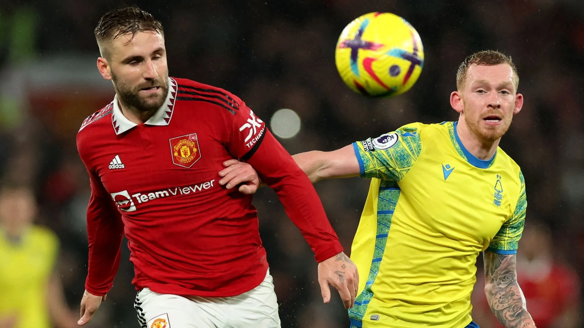 Tiền vệ Lewis O'Brien trong màu áo Swansea City thi đấu tại Championship