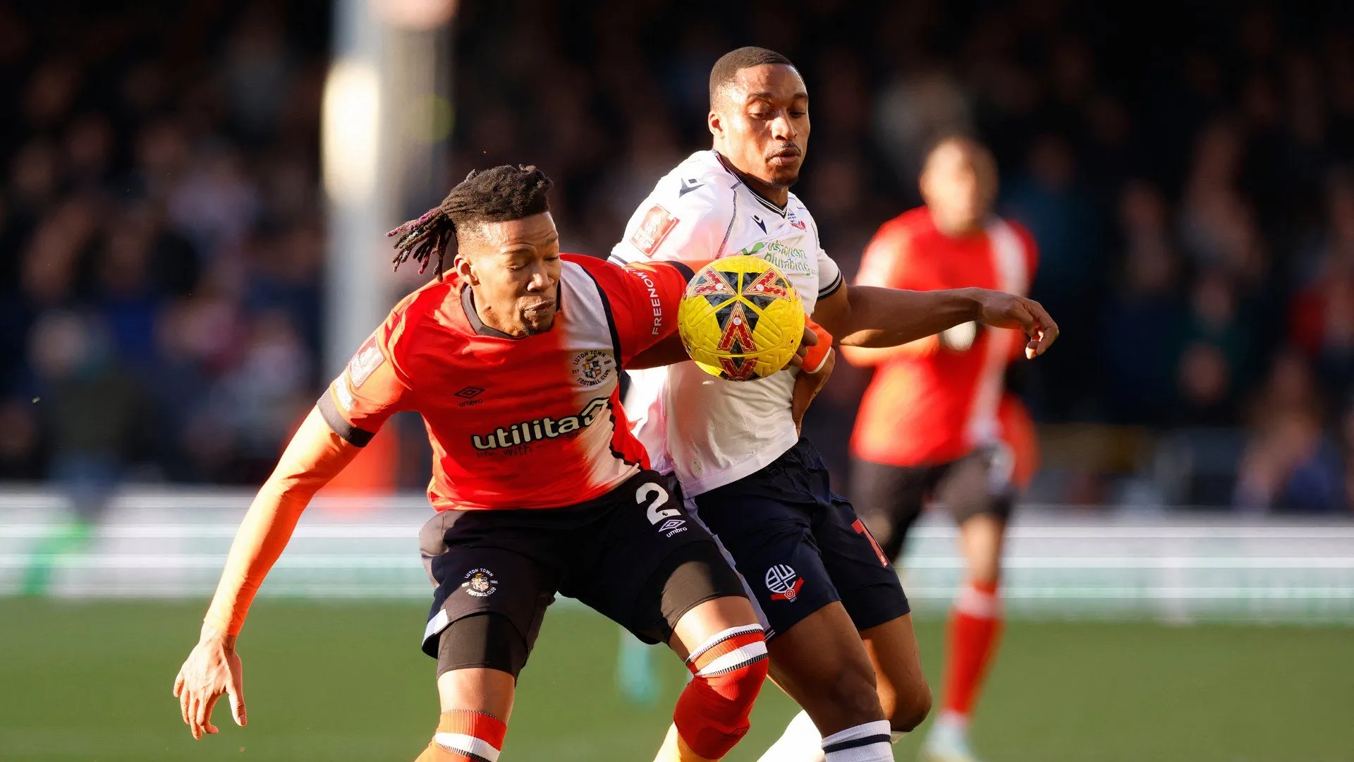 Victor Adeboyejo của Bolton Wanderers thi đấu tại League One
