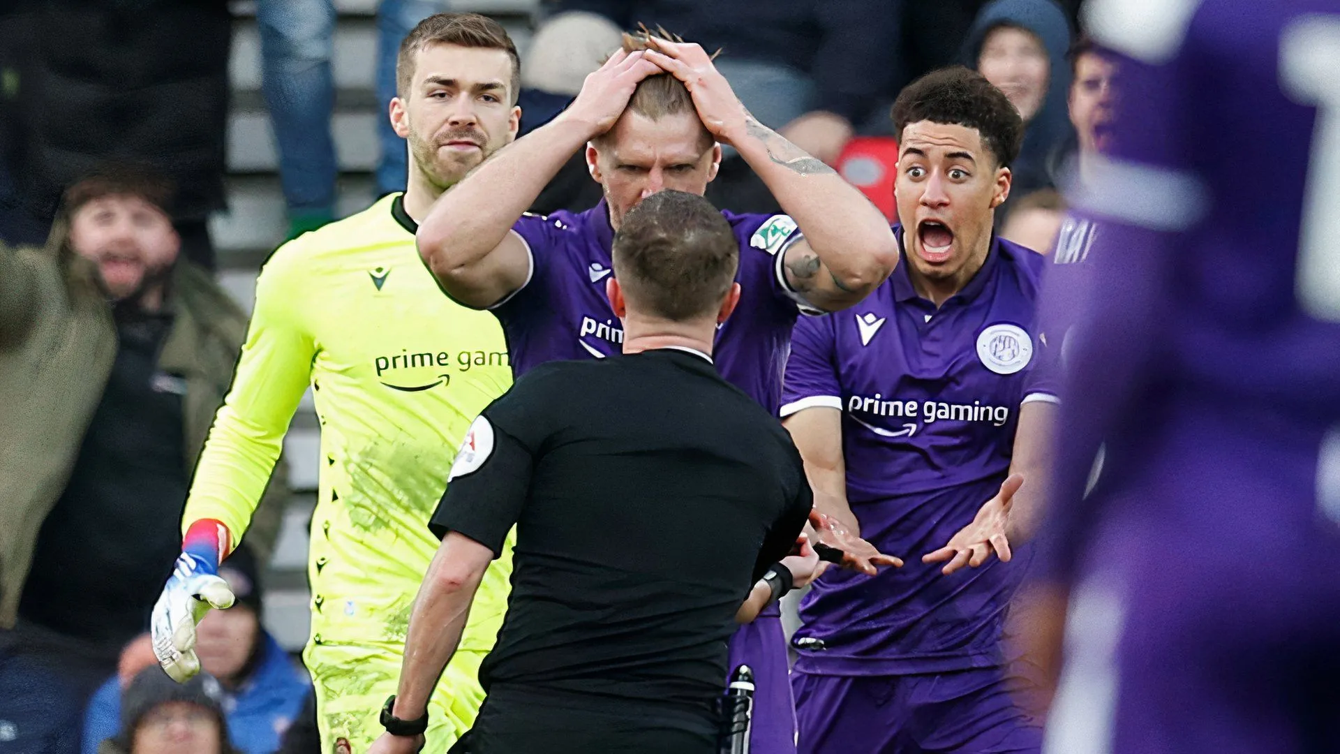 Cơ hội thi đấu cho các tài năng ở giải đấu thấp hơn Premier League