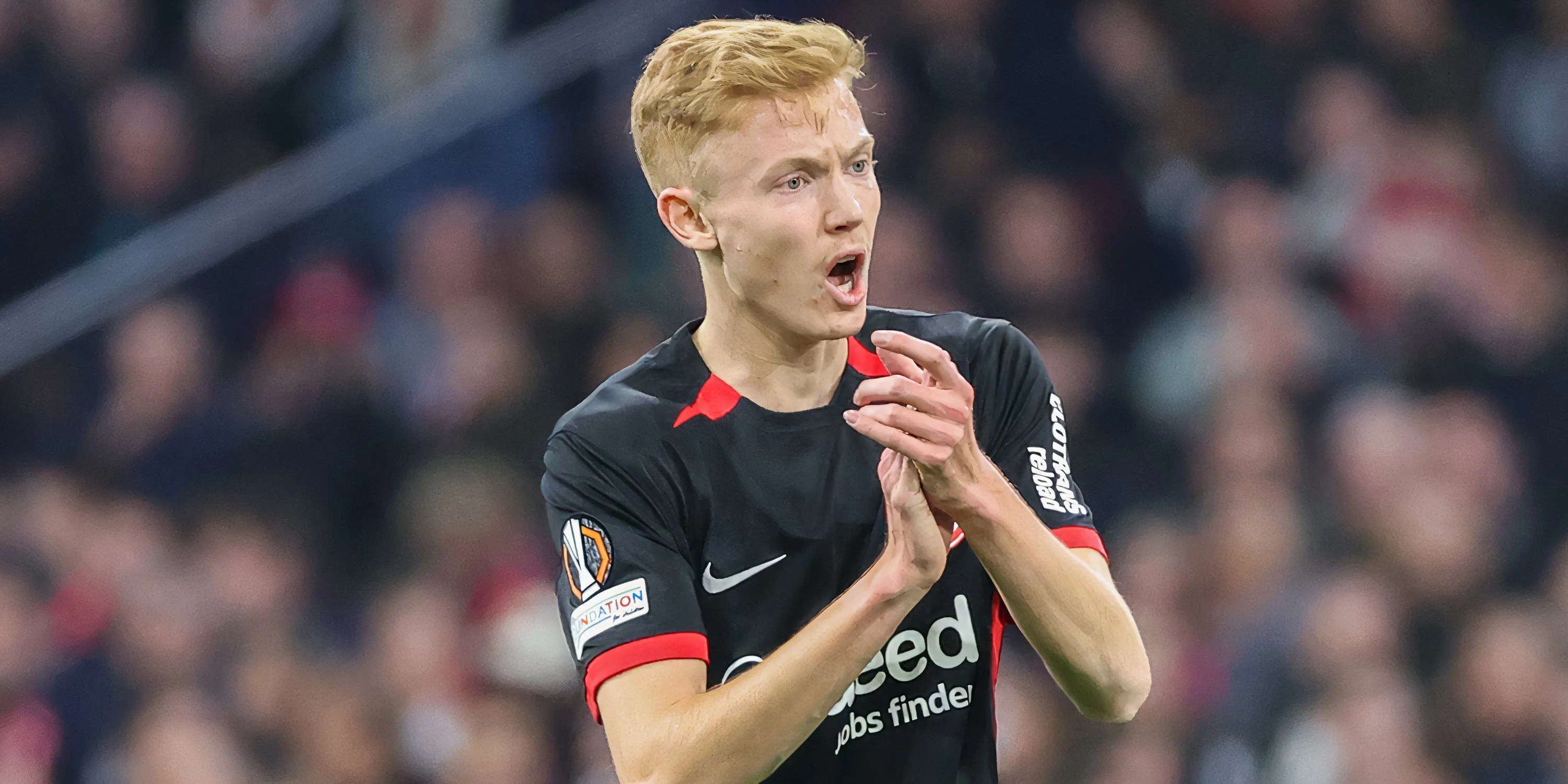 Hugo Larsson trong màu áo Eintracht Frankfurt