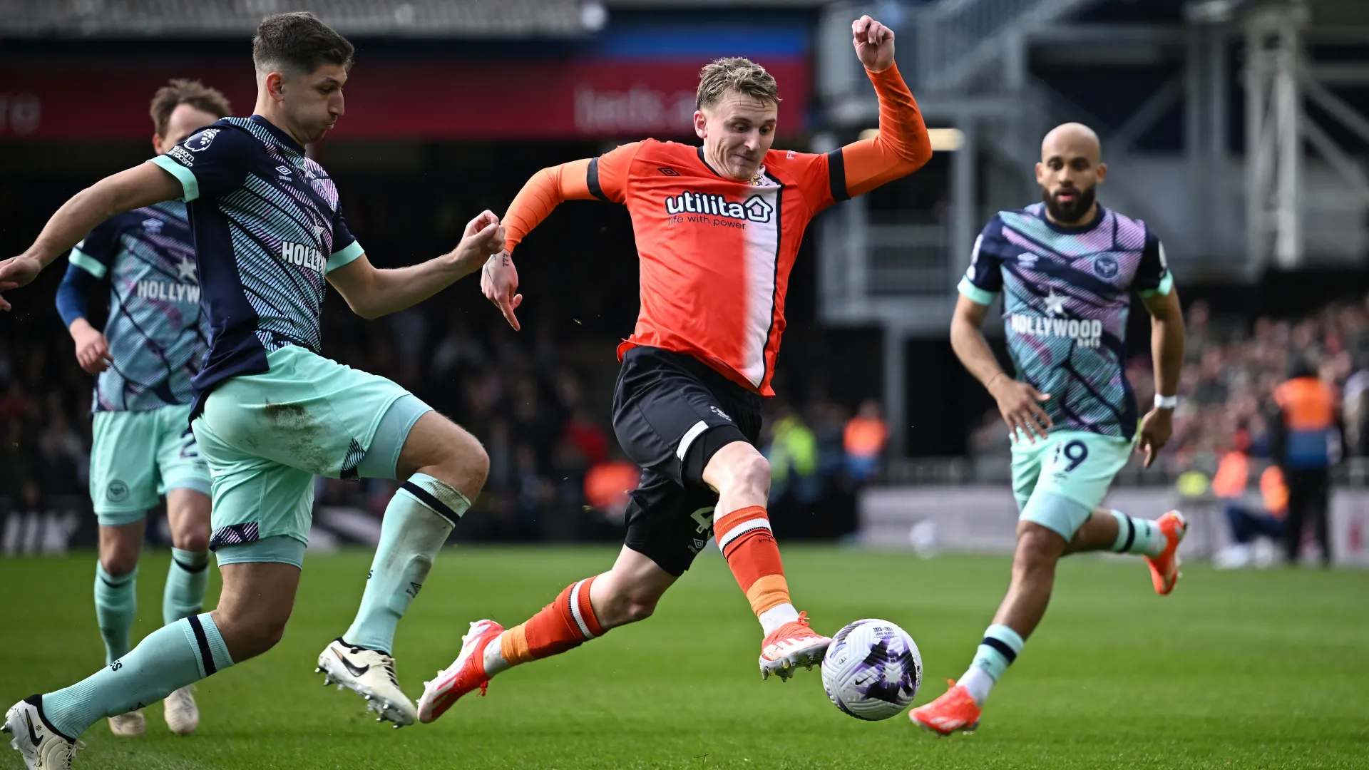 Mô tả ảnh graphic có chữ "Luton Town", liên quan đến sự nghiệp của Alfie Doughty tại câu lạc bộ.