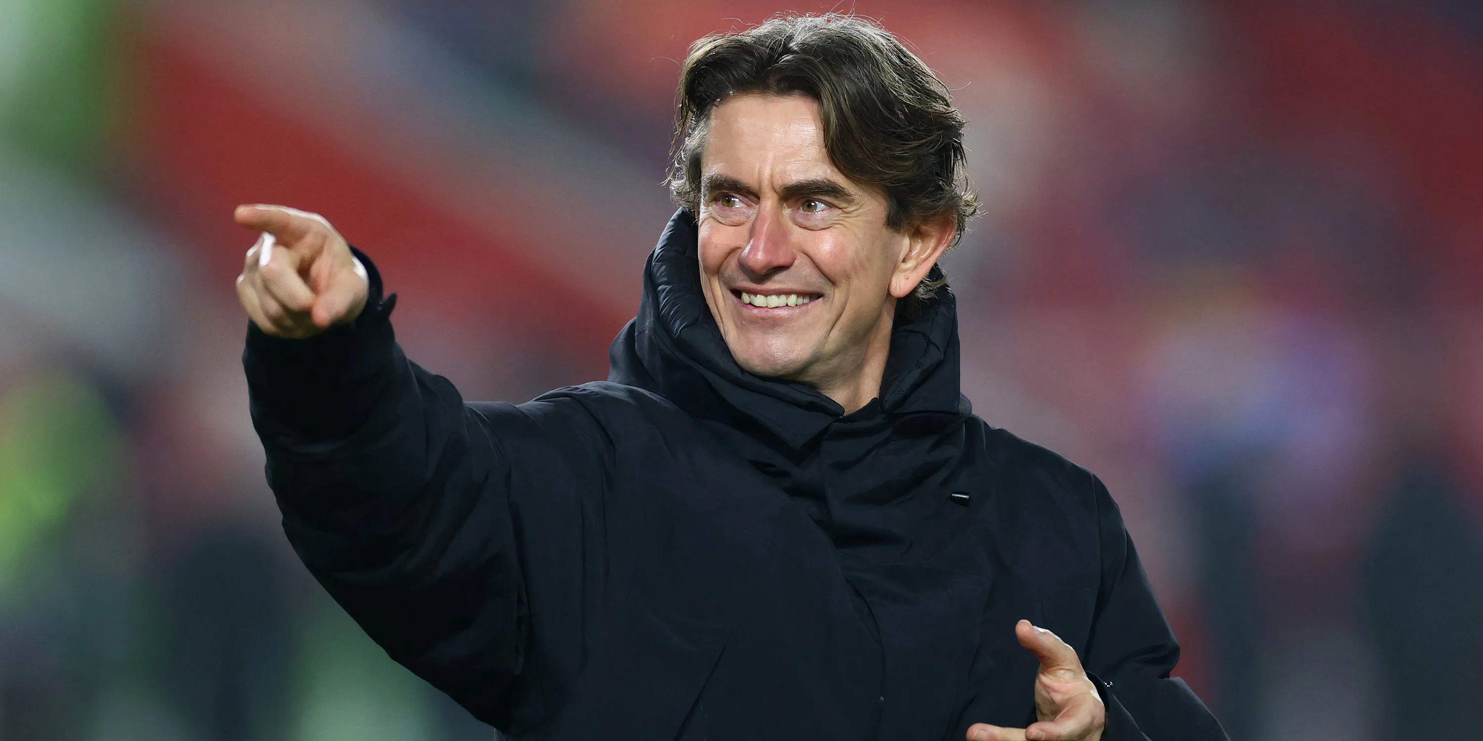 Thomas Frank tại một buổi họp báo của Brentford