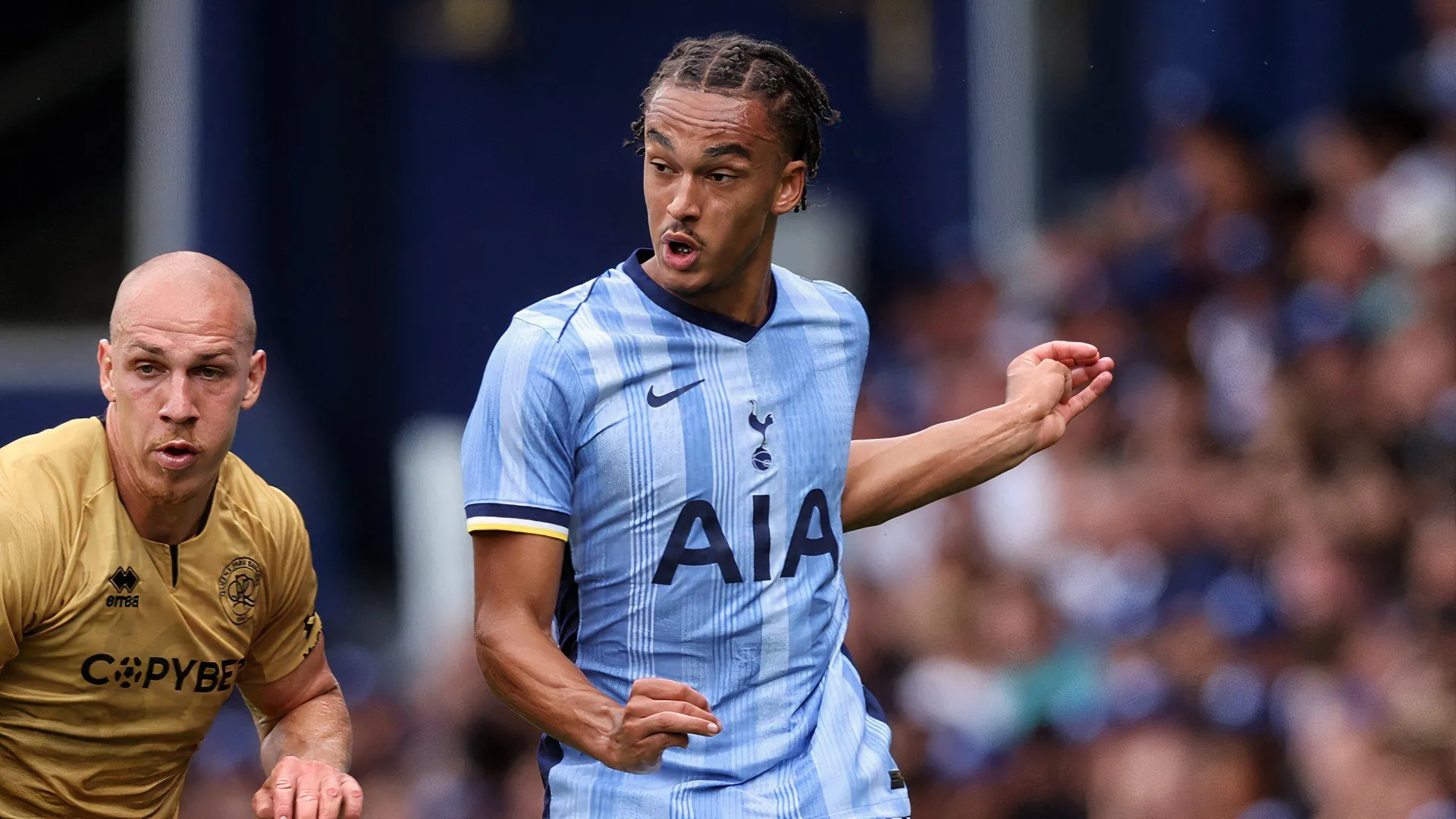 Ashley Phillips thi đấu cho Tottenham Hotspur, trước khi gia nhập Stoke theo dạng cho mượn