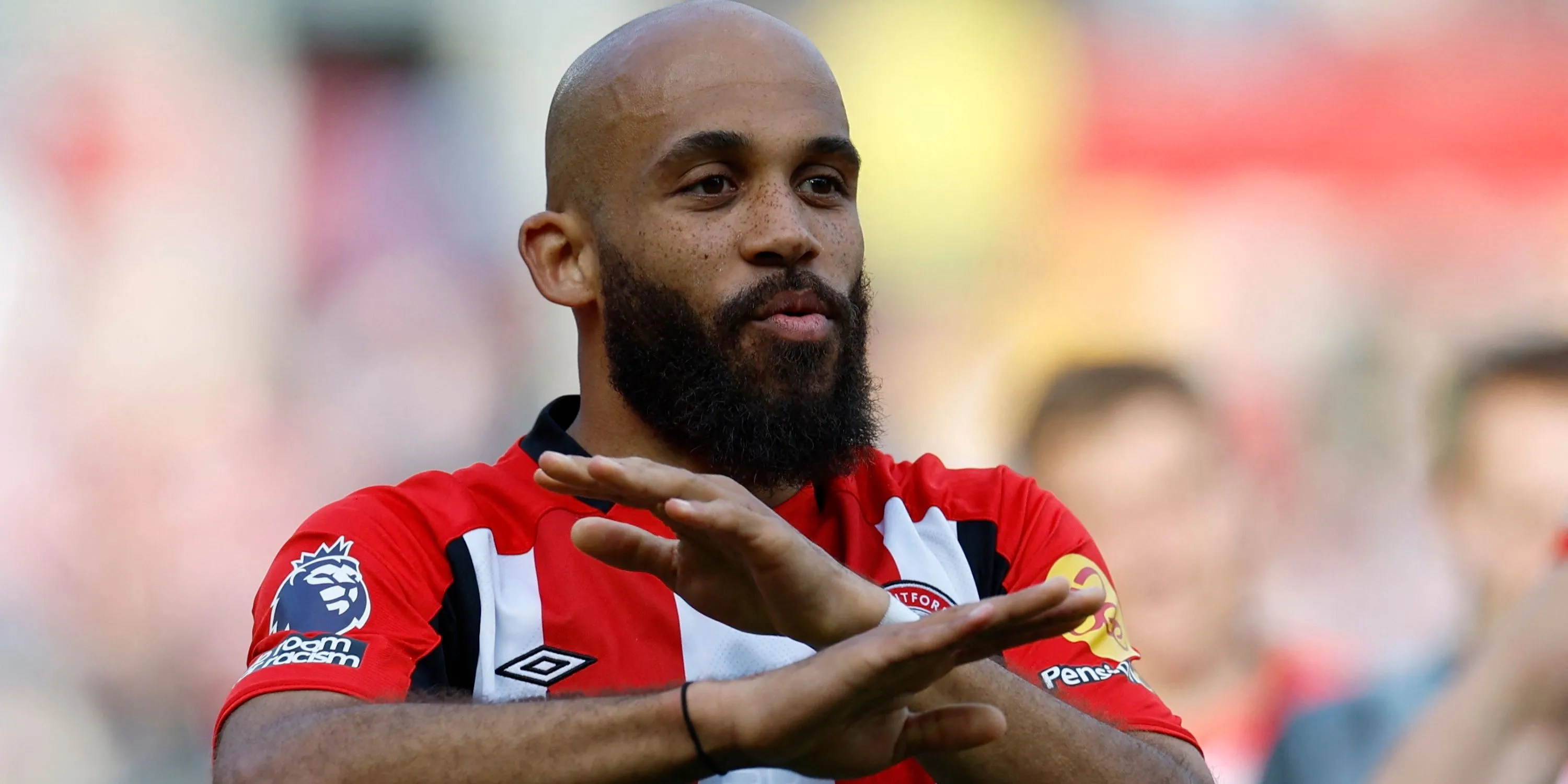 Bryan Mbeumo ăn mừng bàn thắng cho Brentford, cầu thủ chạy cánh từng là mục tiêu chuyển nhượng của Tottenham.