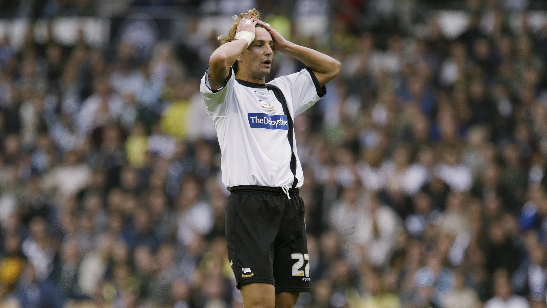 Cầu thủ Inigo Idiakez trong màu áo Derby County, người đã sút hỏng penalty định mệnh năm 2007