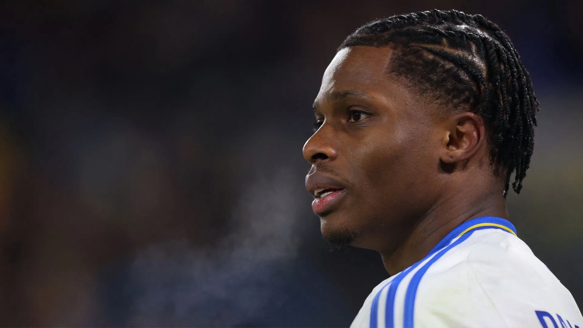 Cầu thủ Largie Ramazani trong màu áo Leeds United tại Championship