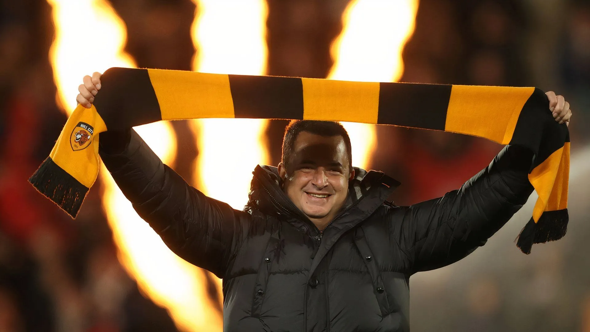 Chủ tịch Acun Ilicali của Hull City đối mặt với áp lực tài chính và lệnh cấm chuyển nhượng