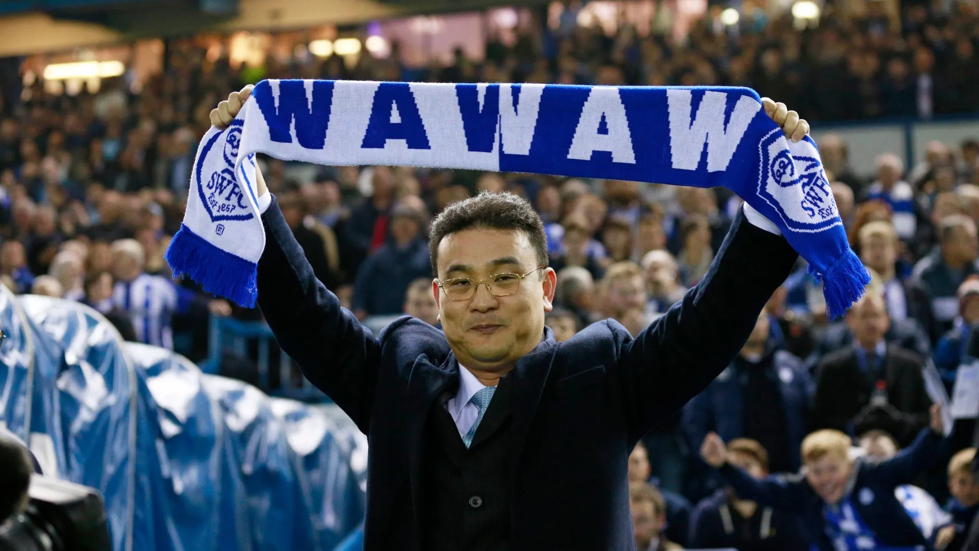 Chủ tịch Sheffield Wednesday, ông Dejphon Chansiri, đang đối mặt áp lực từ người hâm mộ