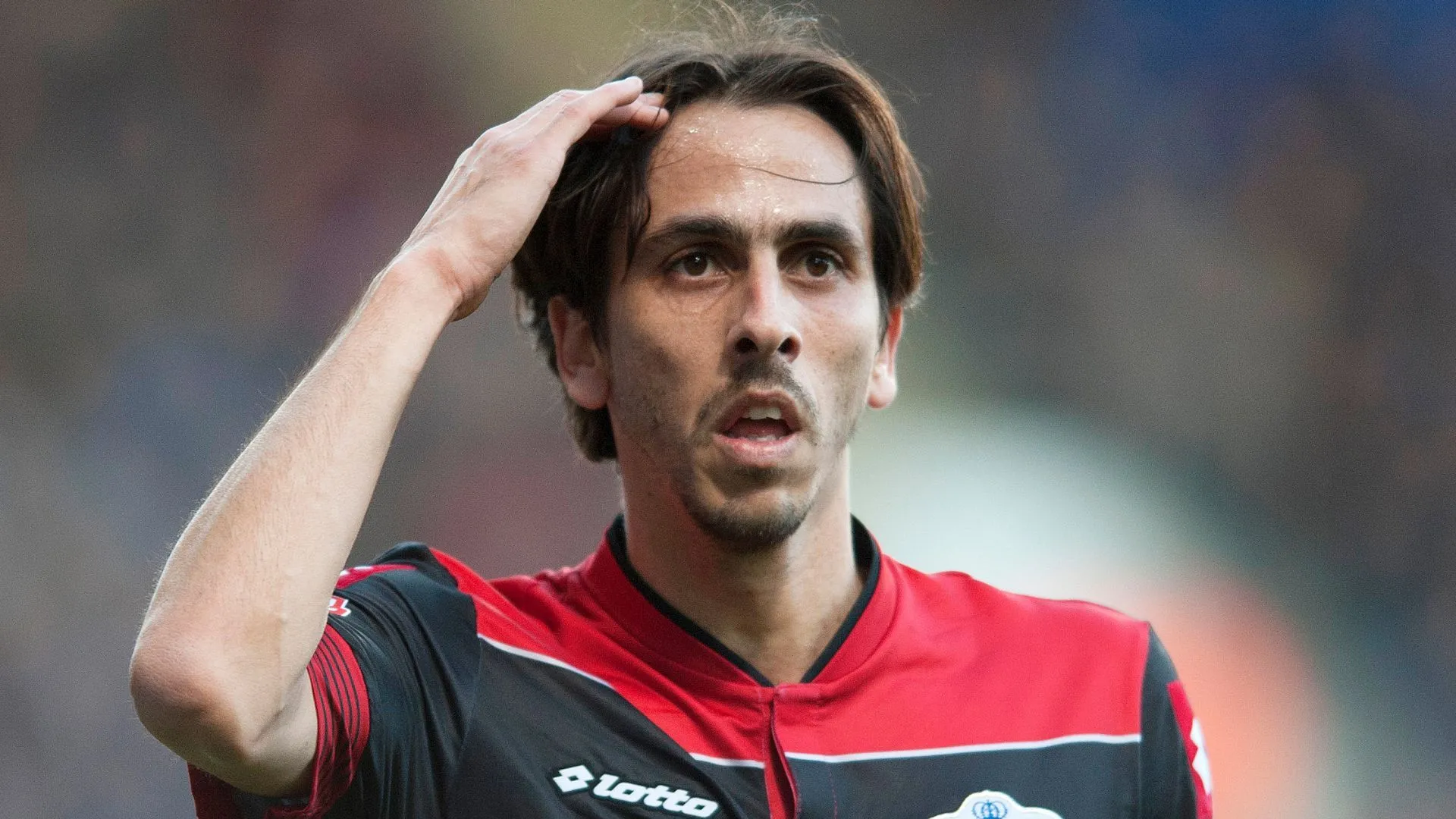 Cựu ngôi sao Chelsea và Liverpool Yossi Benayoun trong màu áo QPR tại Championship