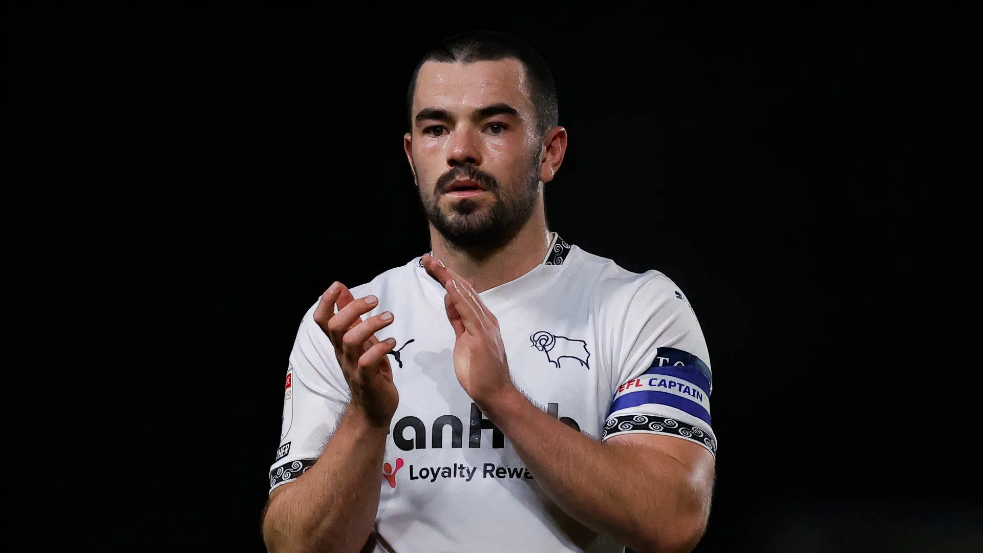 Eiran Cashin trong màu áo Derby County, ngôi sao phòng ngự tại League One
