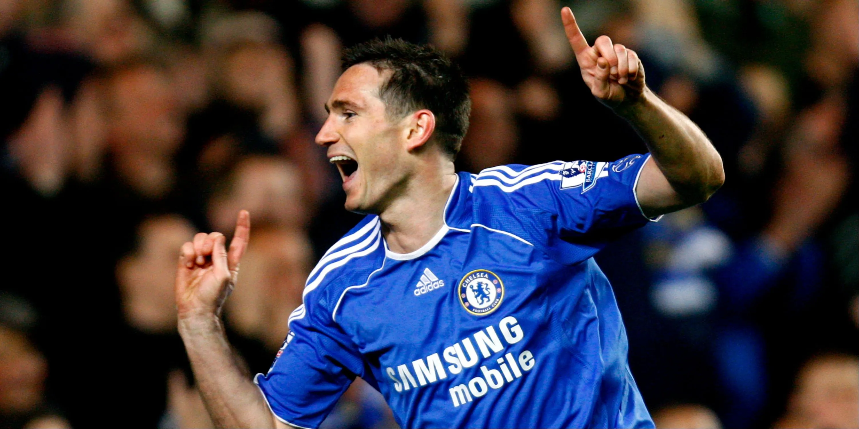 Frank Lampard ăn mừng bàn thắng cho Chelsea, thể hiện khả năng sút phạt đền đáng nể.