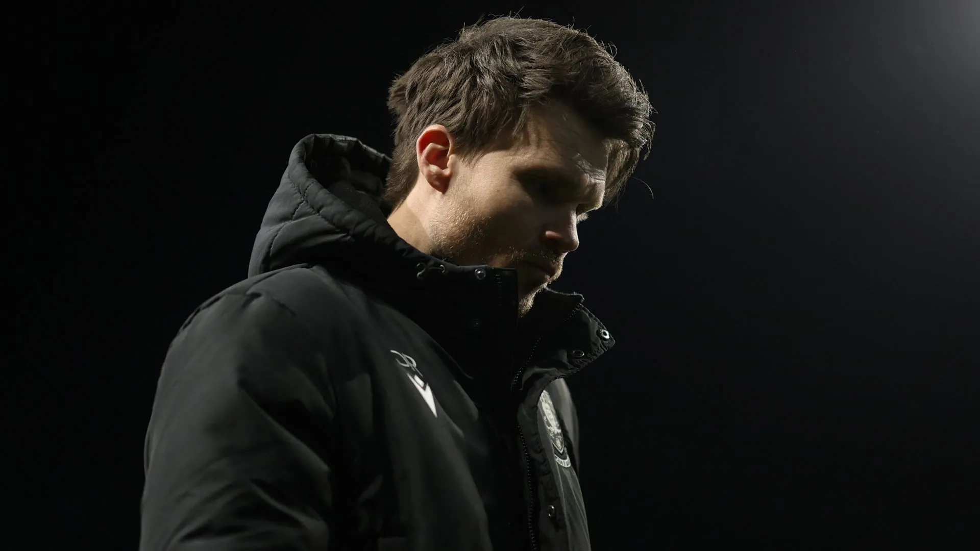 HLV Danny Rohl của Sheffield Wednesday đang đối mặt với những thách thức lớn sau tin tức về tương lai CLB