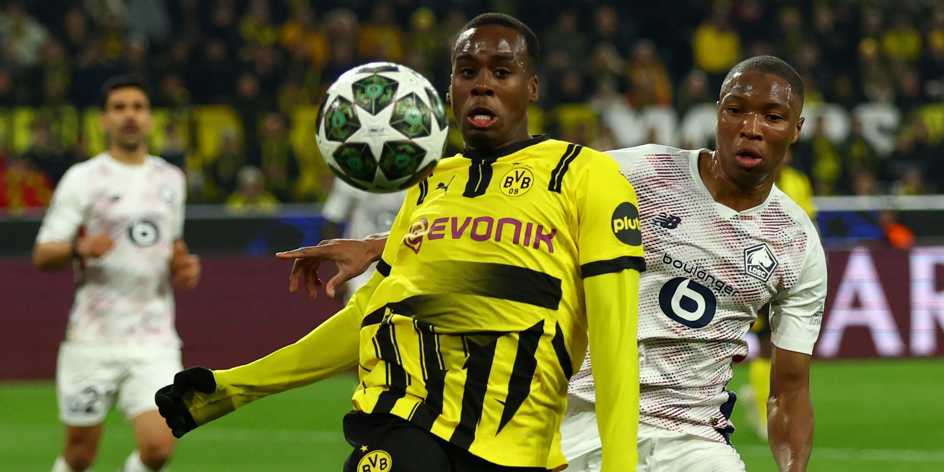 Jamie Gittens trong màu áo Borussia Dortmund trước khi chuyển đến Chelsea