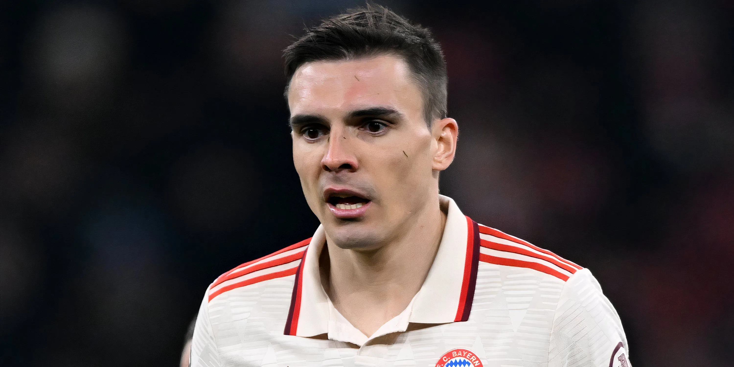 Joao Palhinha thi đấu quyết liệt cho Bayern Munich tại Allianz Arena