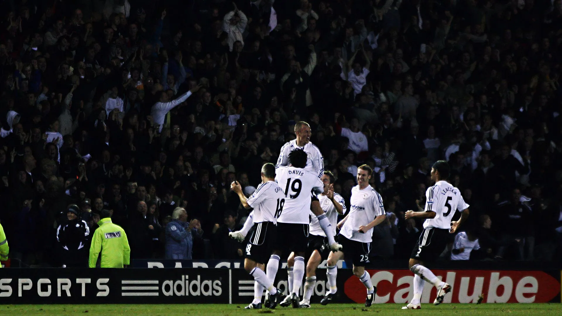 Kenny Miller ăn mừng bàn thắng đầu tiên tại Premier League cho Derby County vào lưới Newcastle năm 2007