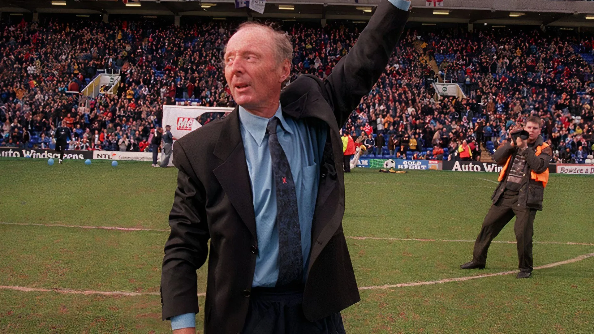 MC Jasper Carrott tại buổi lễ khánh thành khán đài Railway End của Birmingham City