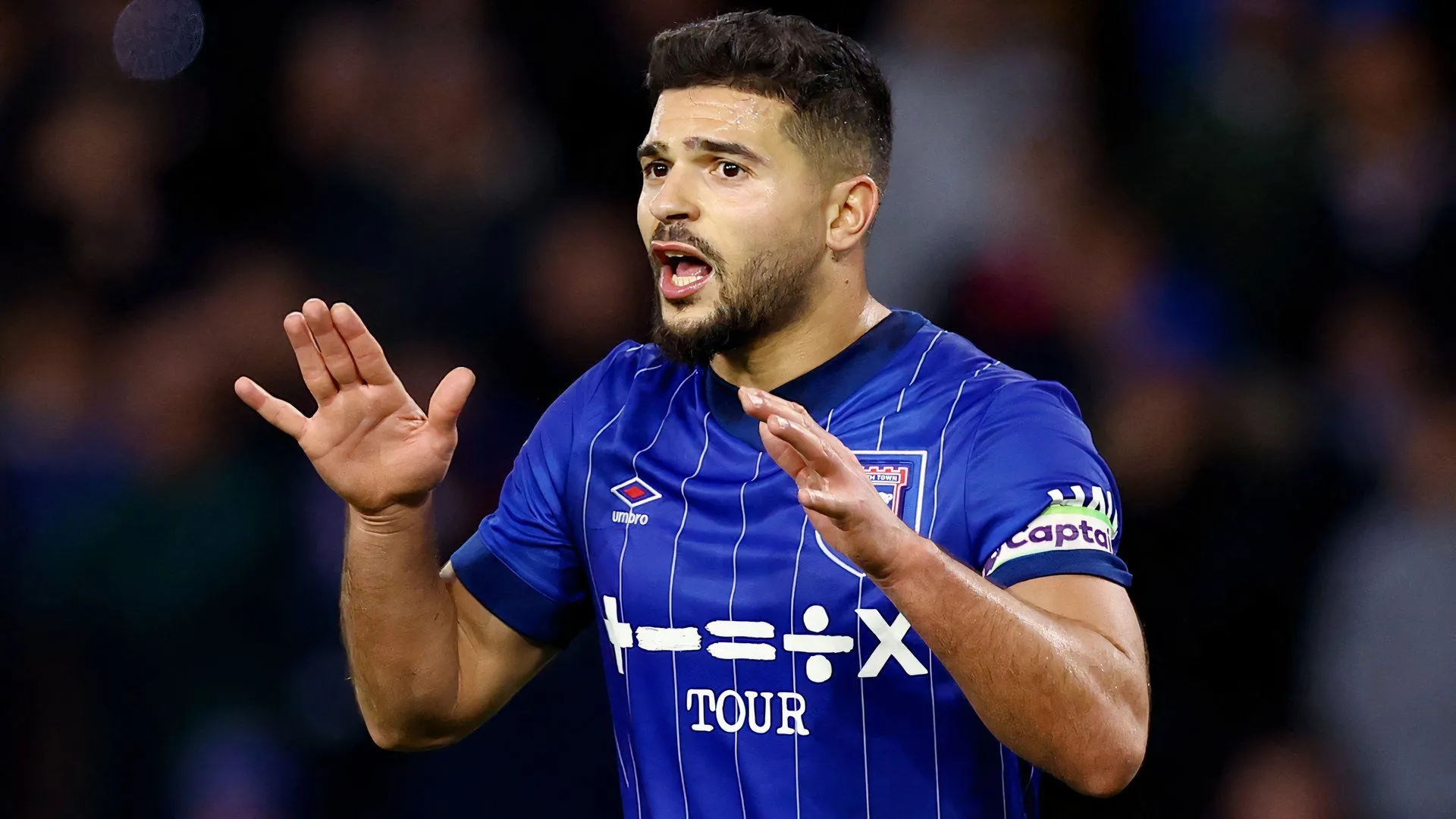 Sam Morsy chia tay Ipswich Town sau hành trình thăng hạng Ngoại hạng Anh