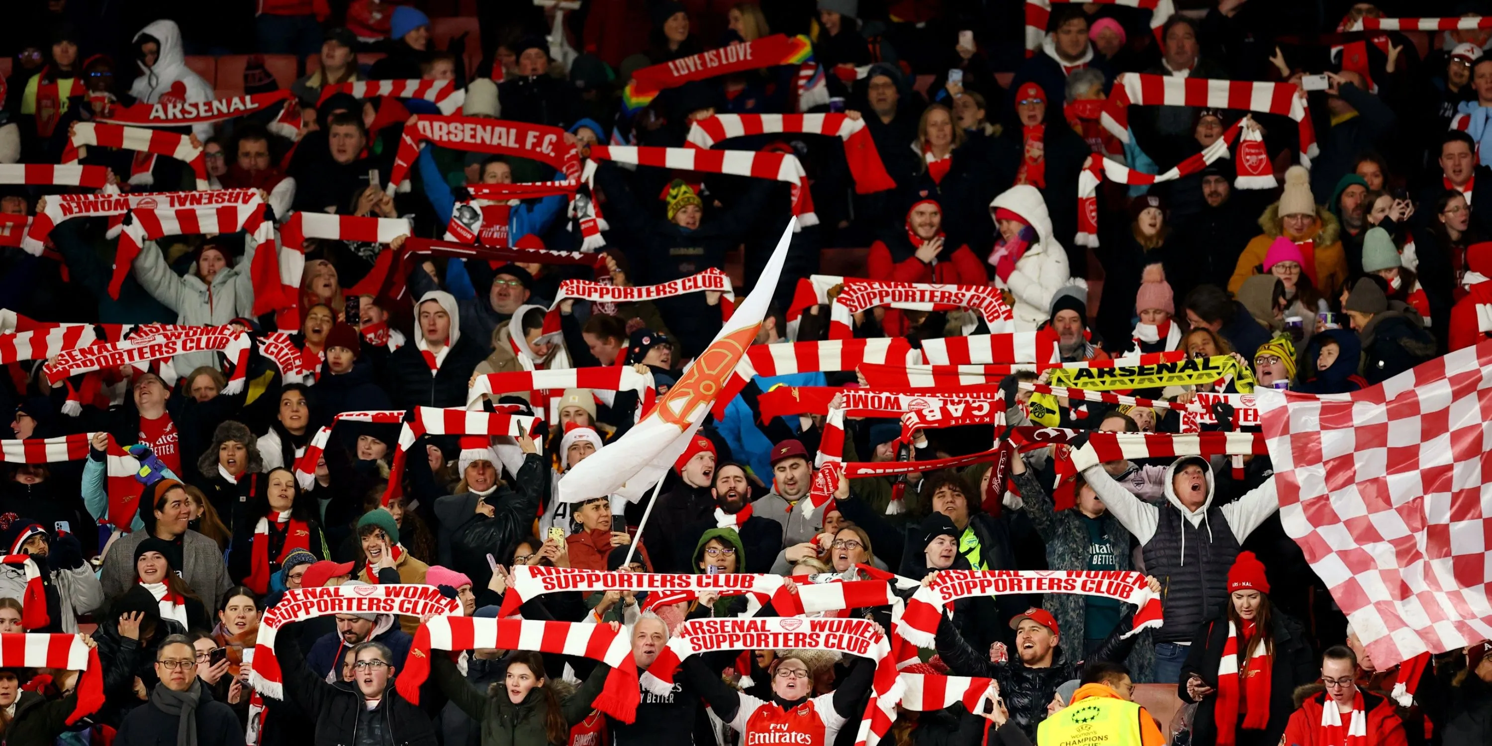 Sân vận động Emirates của Arsenal trong một trận đấu Premier League