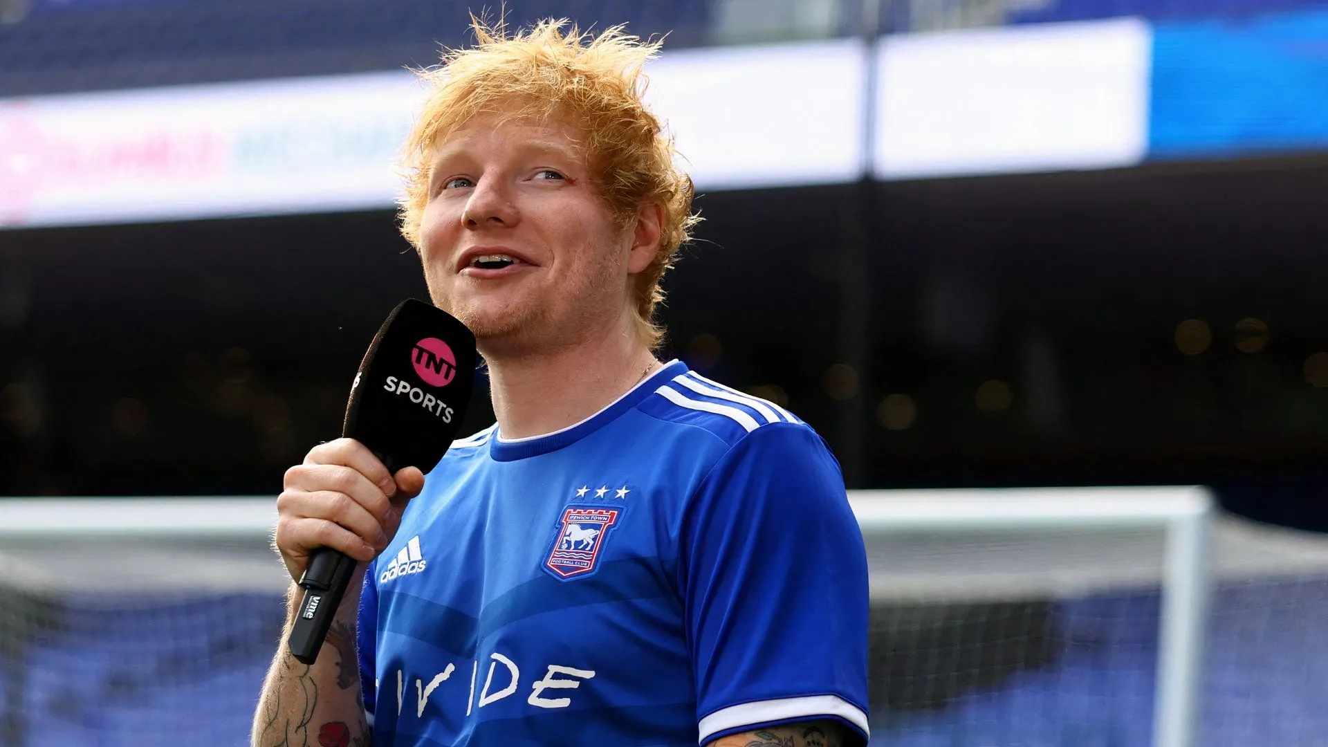 Siêu sao âm nhạc toàn cầu Ed Sheeran, niềm tự hào và nhà tài trợ của Ipswich Town