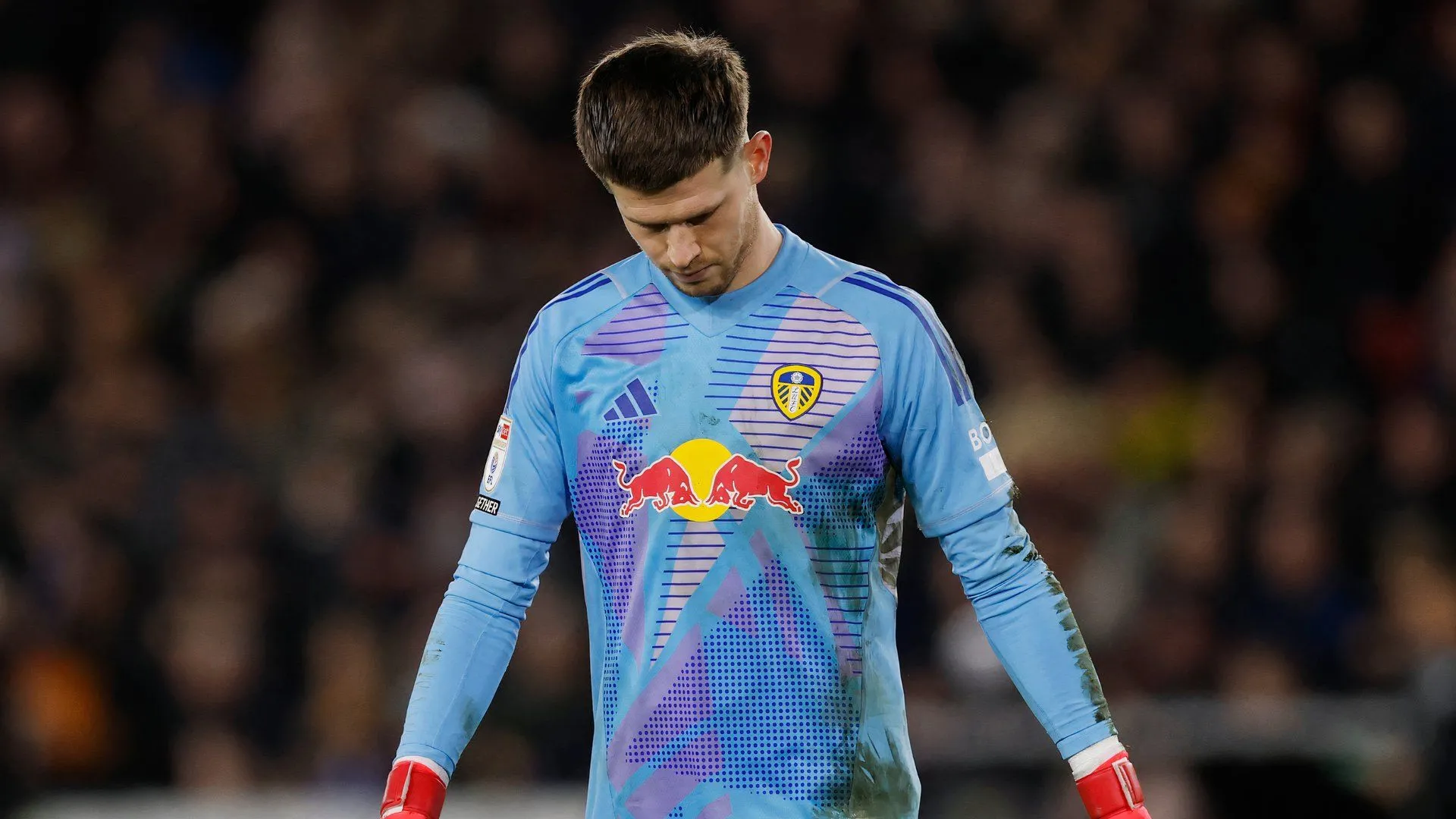 Thủ môn Illan Meslier của Leeds United thi đấu tại Ngoại hạng Anh