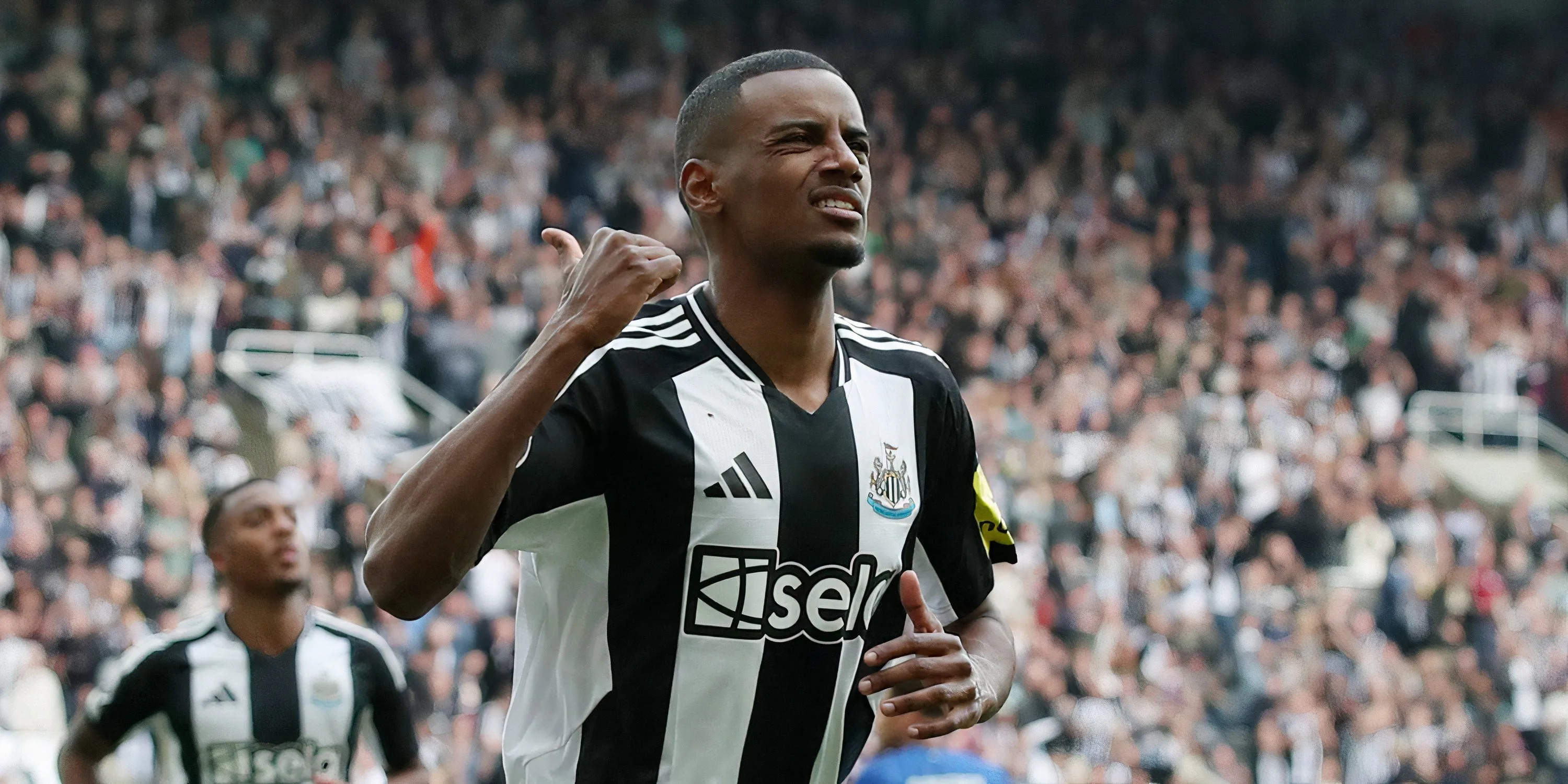 Tiền đạo Alexander Isak trong màu áo Newcastle United, mục tiêu chuyển nhượng hàng đầu của Liverpool