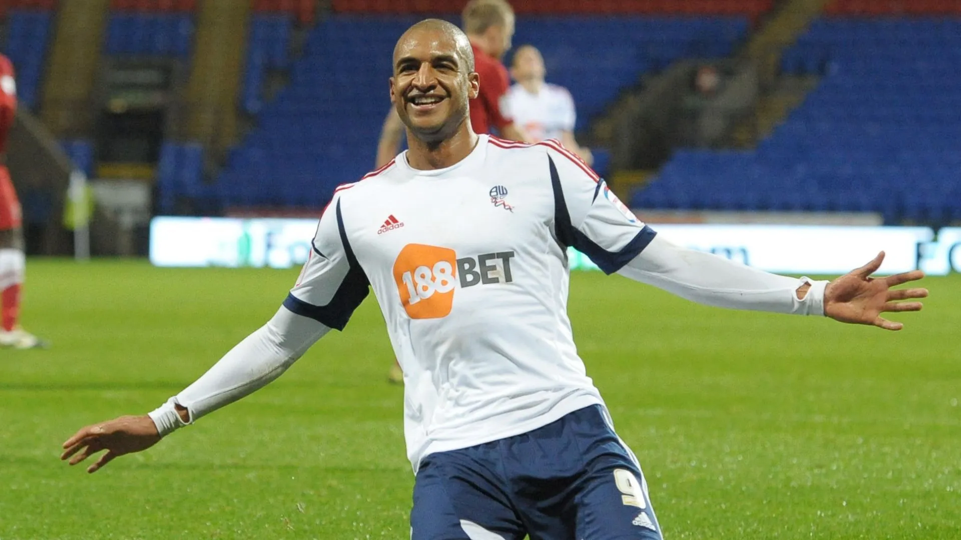 Tiền đạo David Ngog thời còn ở Bolton Wanderers