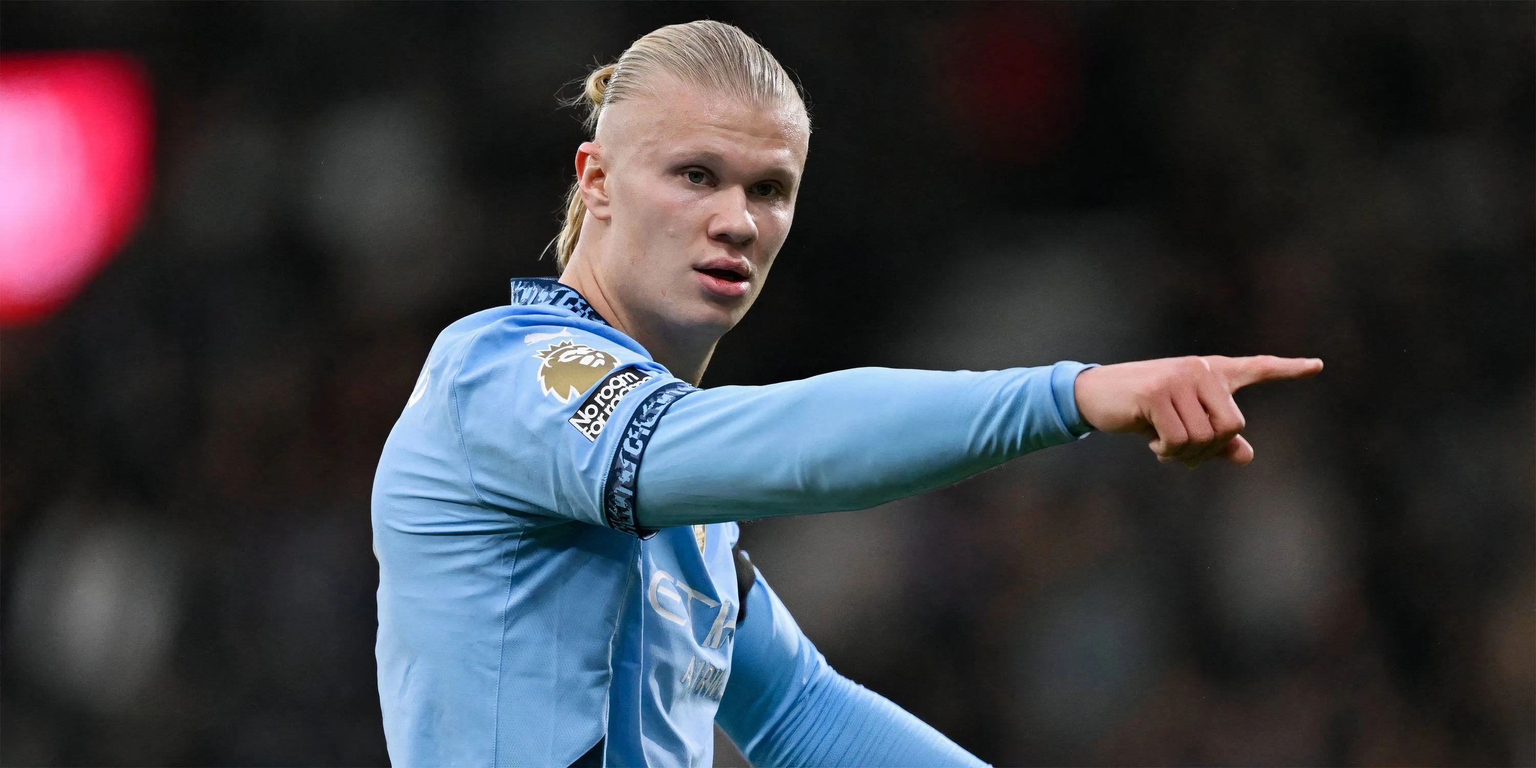 Tiền đạo Erling Haaland của Manchester City trong một pha bóng tấn công, anh là một chân sút penalty đáng gờm.