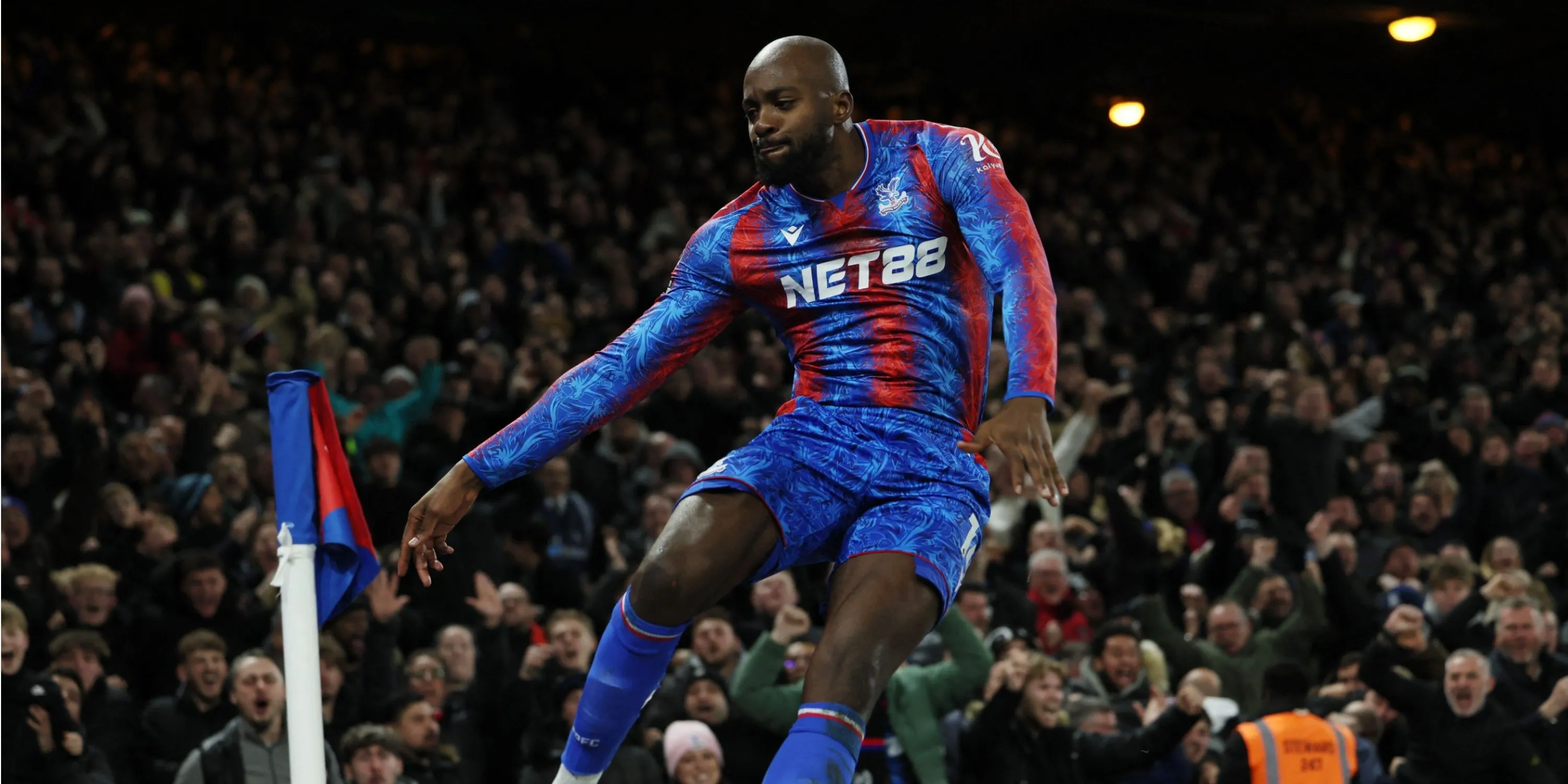 Tiền đạo Jean-Philippe Mateta của Crystal Palace ăn mừng bàn thắng, người được Liverpool nhắm đến như một phương án thay thế