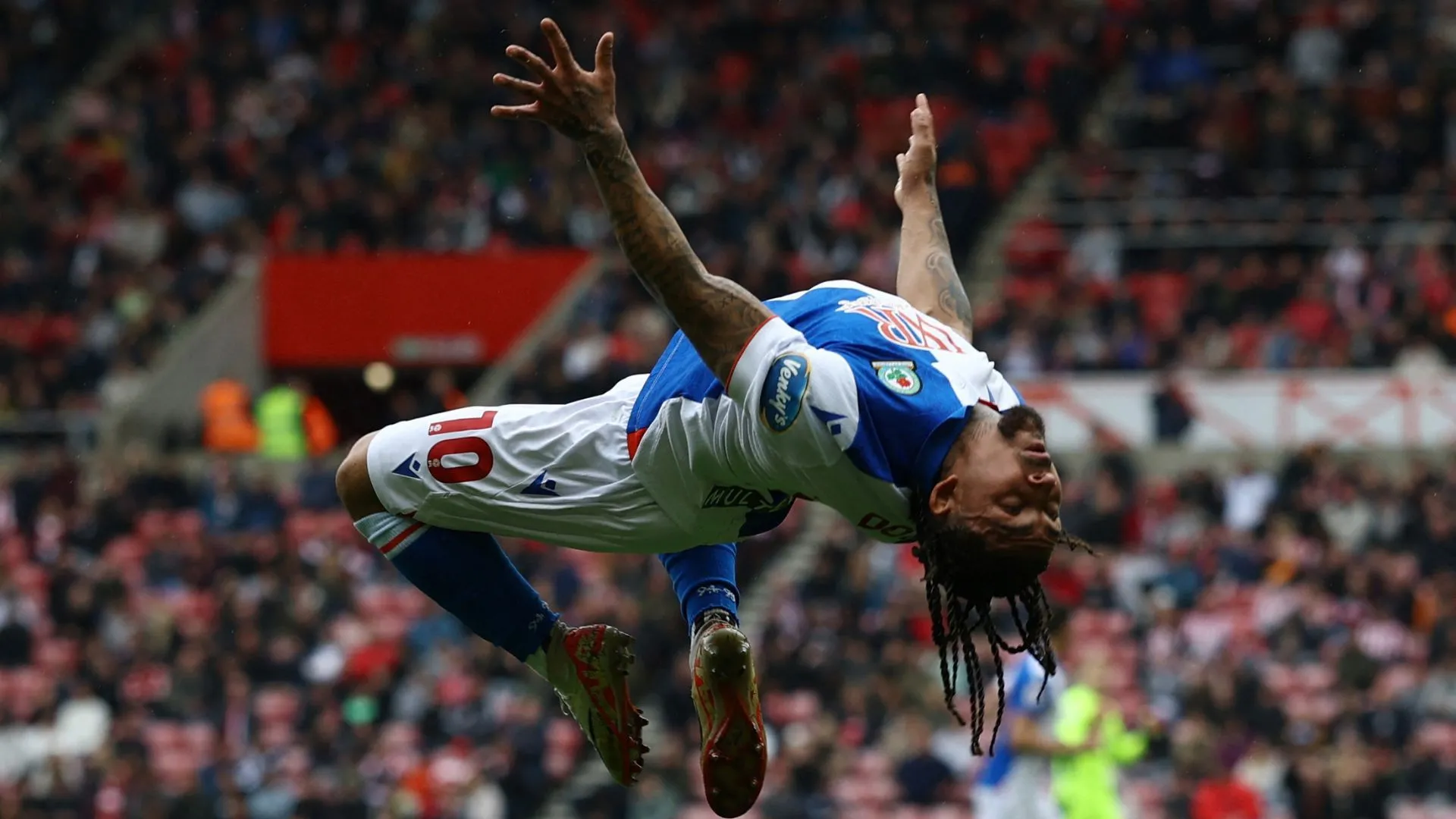 Tiền đạo Tyrhys Dolan trong màu áo Blackburn Rovers