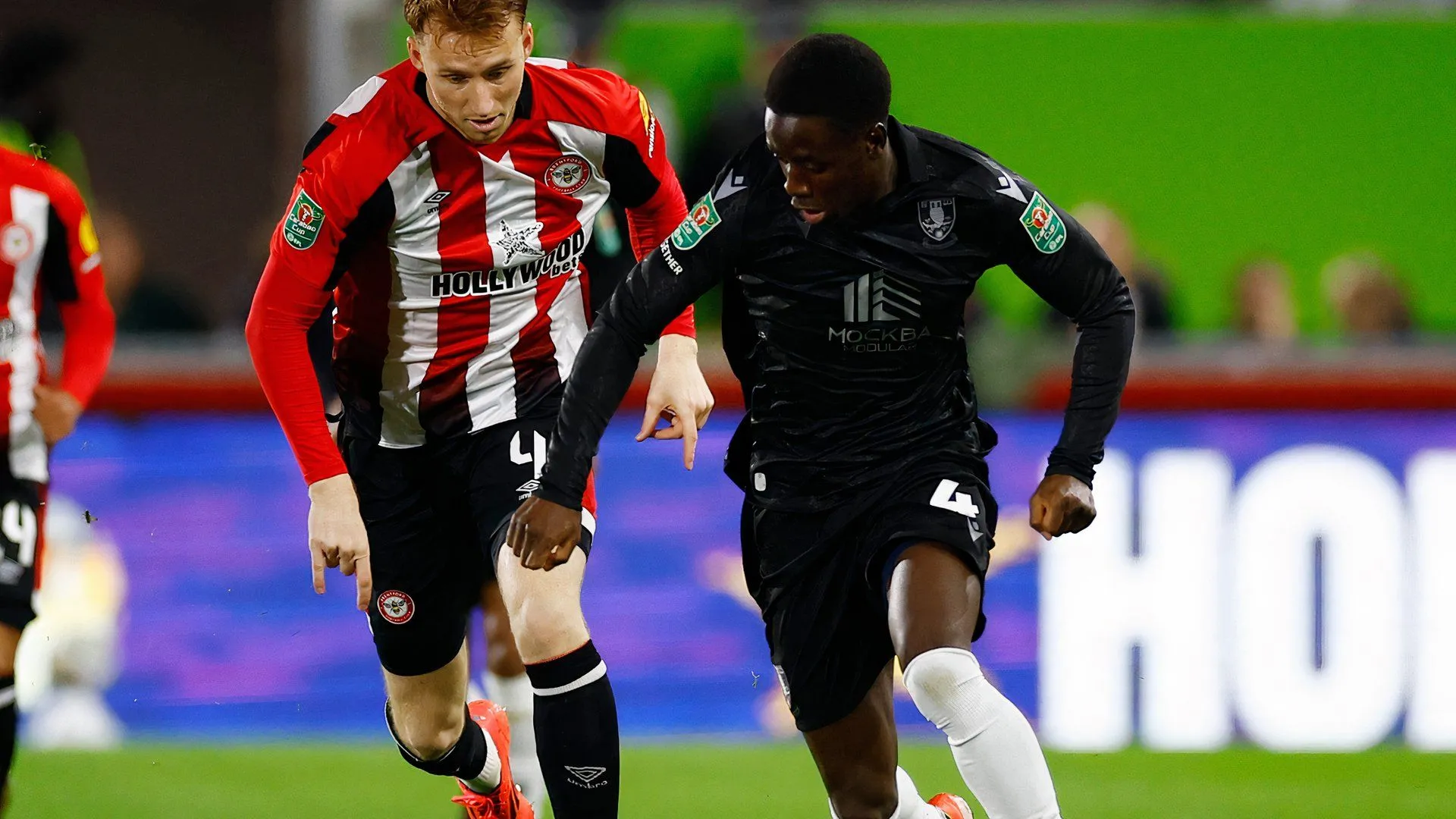 Tiền vệ Djeidi Gassama thể hiện kỹ năng rê dắt bóng trong thời gian ở Sheffield Wednesday.