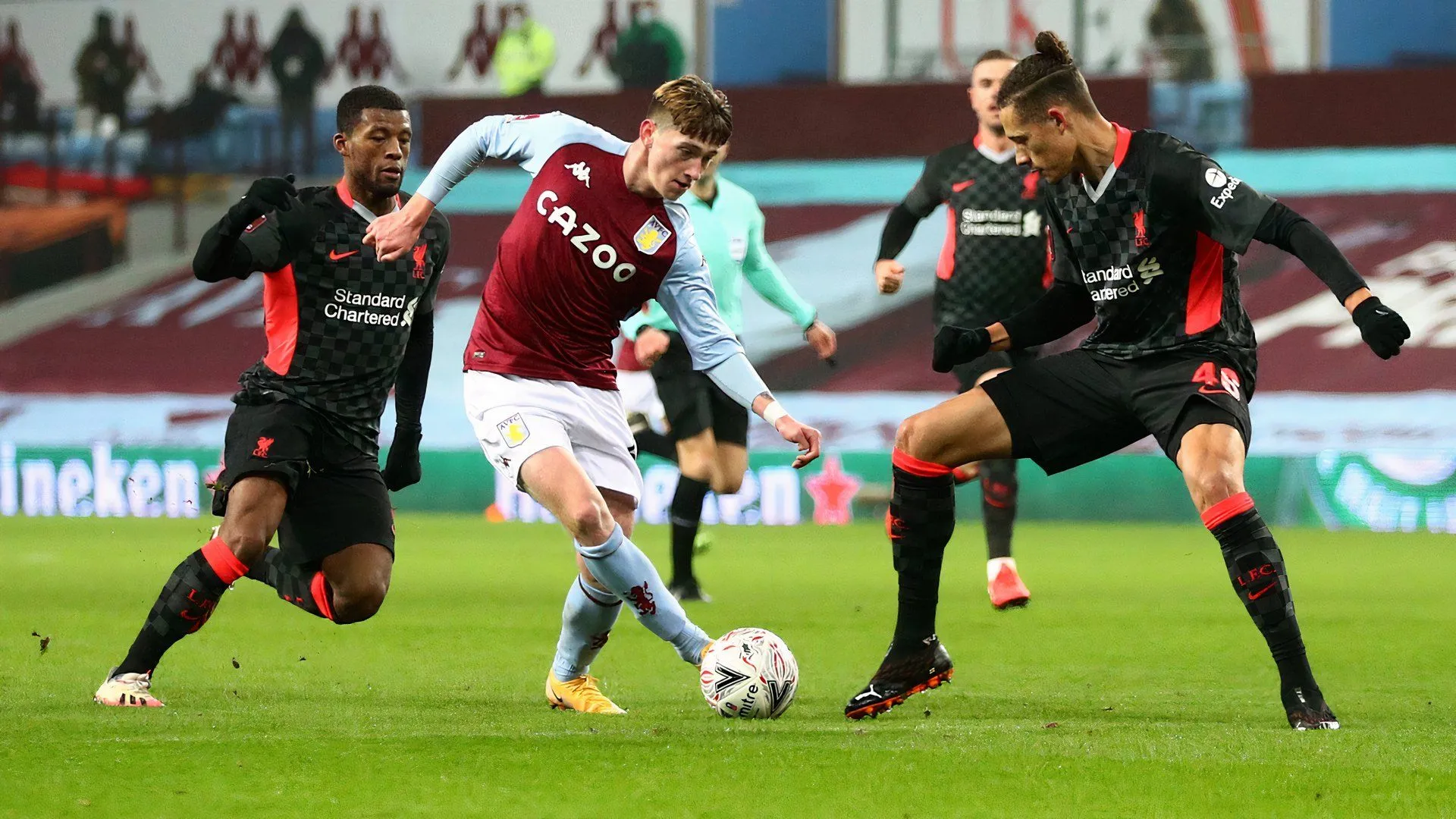 Tiền vệ trẻ Louie Barry trong màu áo Aston Villa
