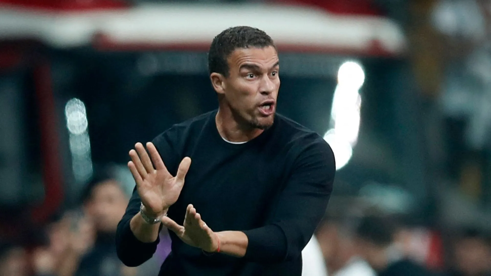 Valerien Ismael cần sự ủng hộ từ ban lãnh đạo Blackburn Rovers