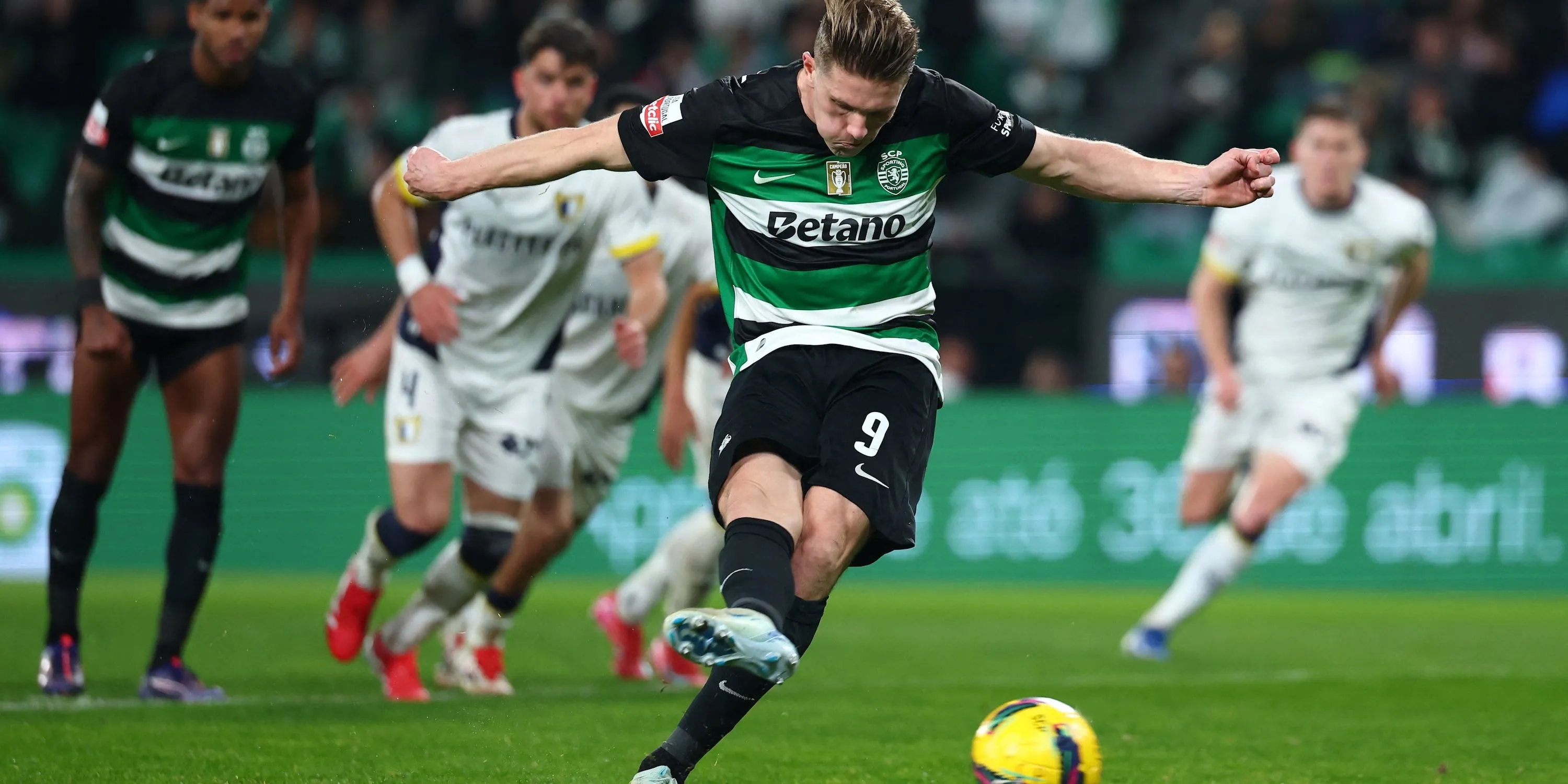Viktor Gyokeres của Sporting CP trong một tình huống trên sân, tiền đạo được Arsenal quan tâm.