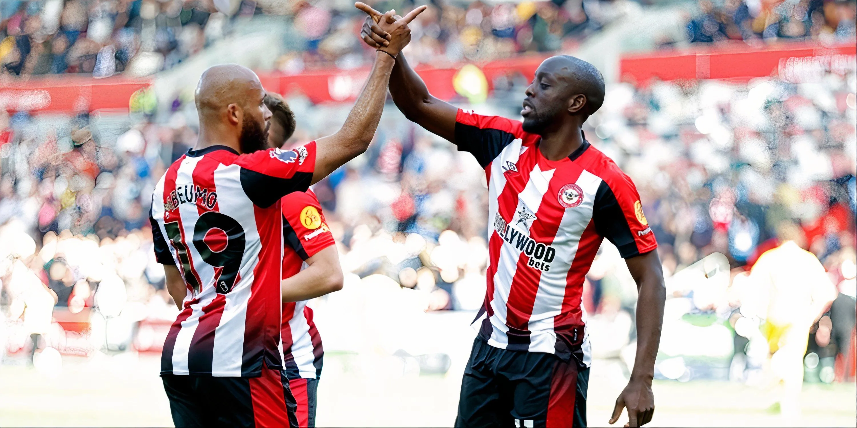 Yoane Wissa và Bryan Mbeumo trong một trận đấu Premier League