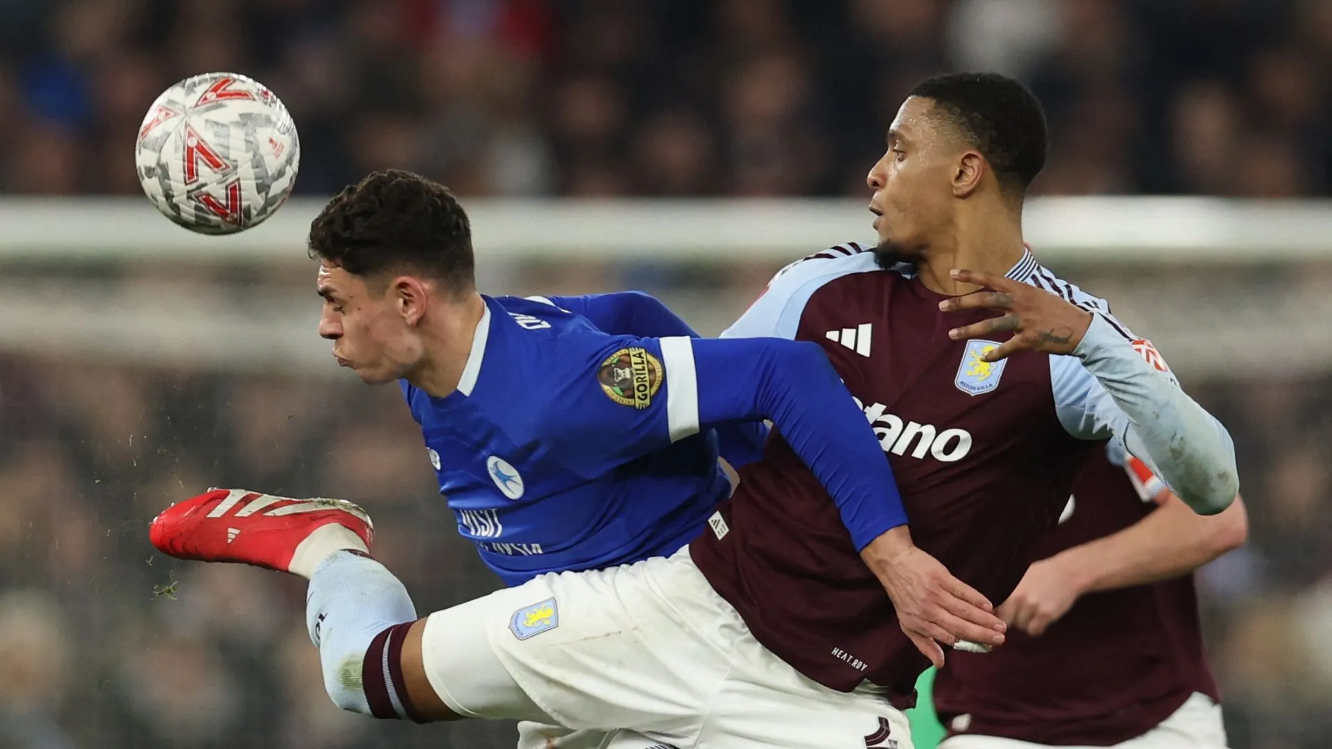 Yousef Salech, tiền đạo ngôi sao của Cardiff City, trong trận đấu tại Championship.