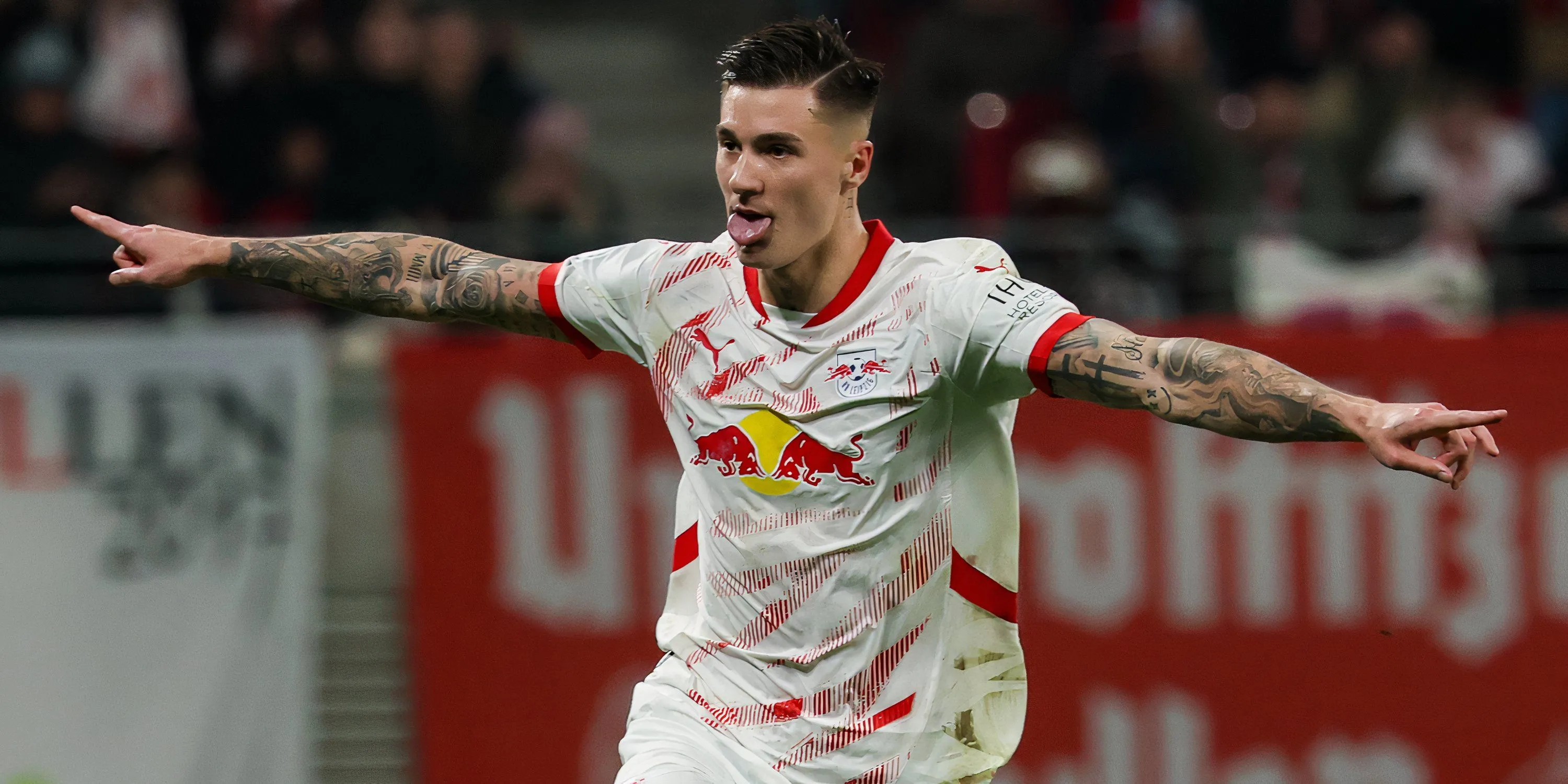 Benjamin Sesko ăn mừng bàn thắng cho RB Leipzig giữa lúc tin đồn chuyển nhượng về Man Utd và Newcastle rộ lên.