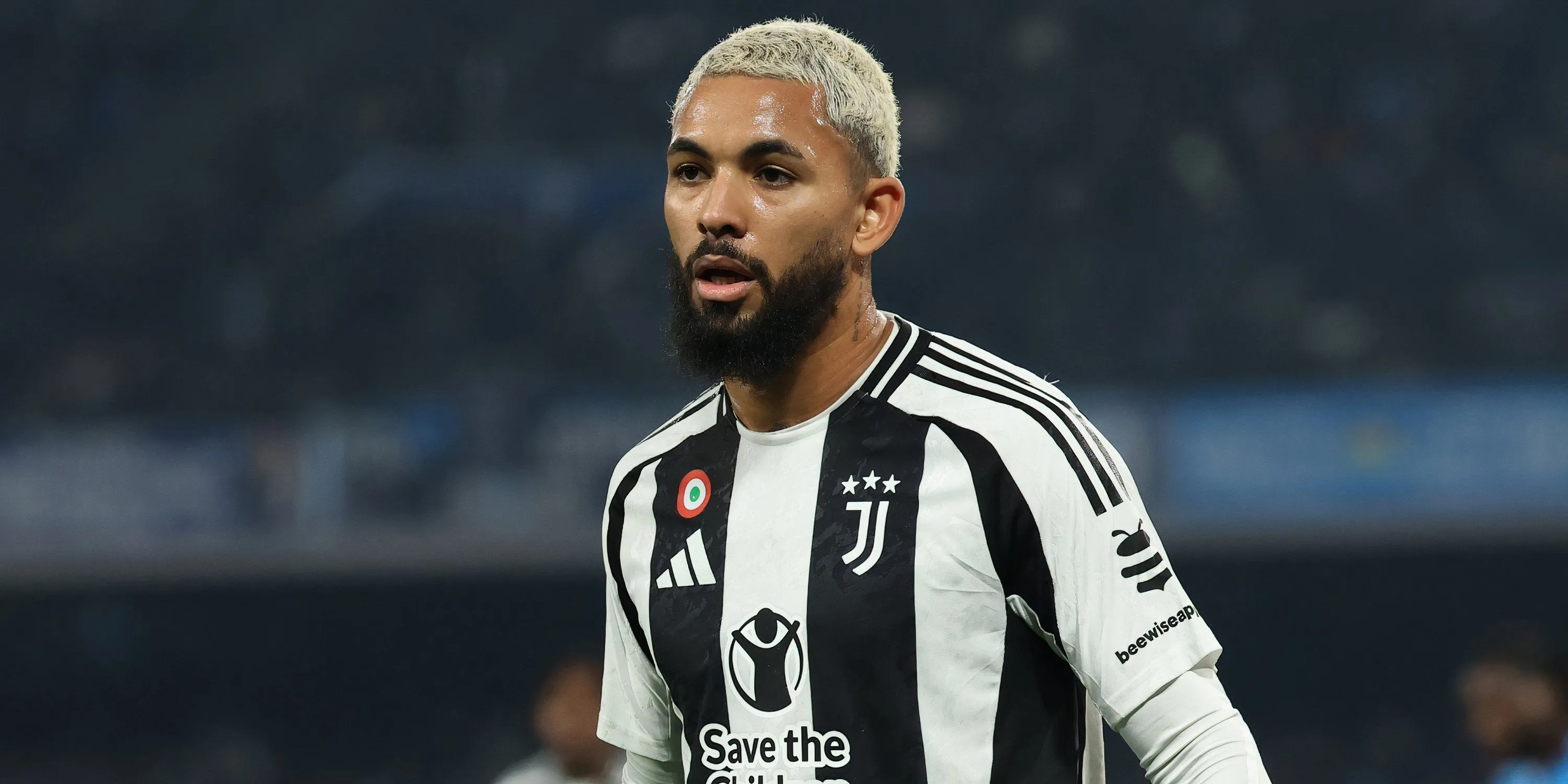 Douglas Luiz thi đấu cho Juventus trong bối cảnh khó khăn
