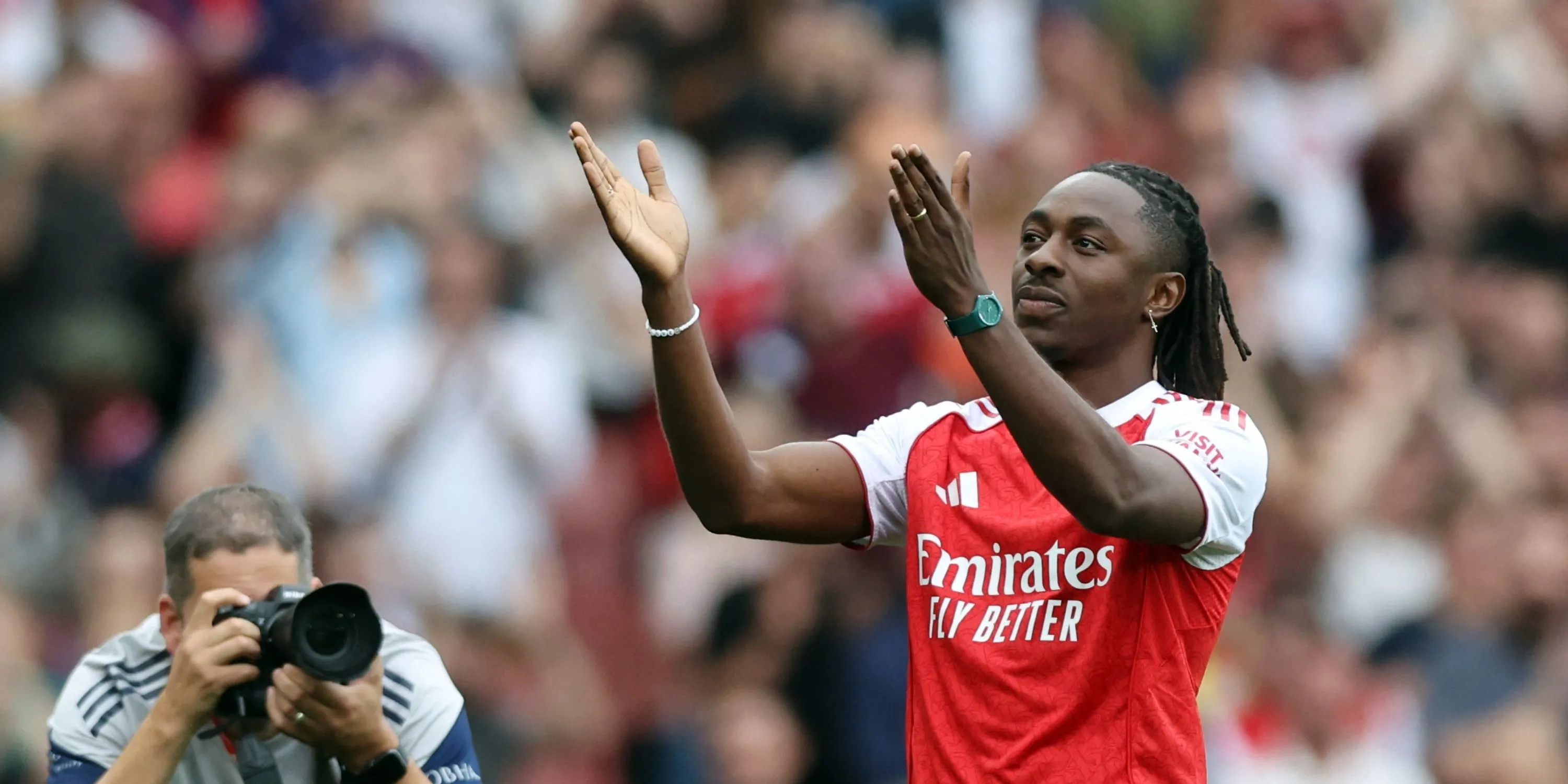 Eberechi Eze ra mắt với áo đấu Arsenal sau thương vụ chuyển nhượng từ Crystal Palace
