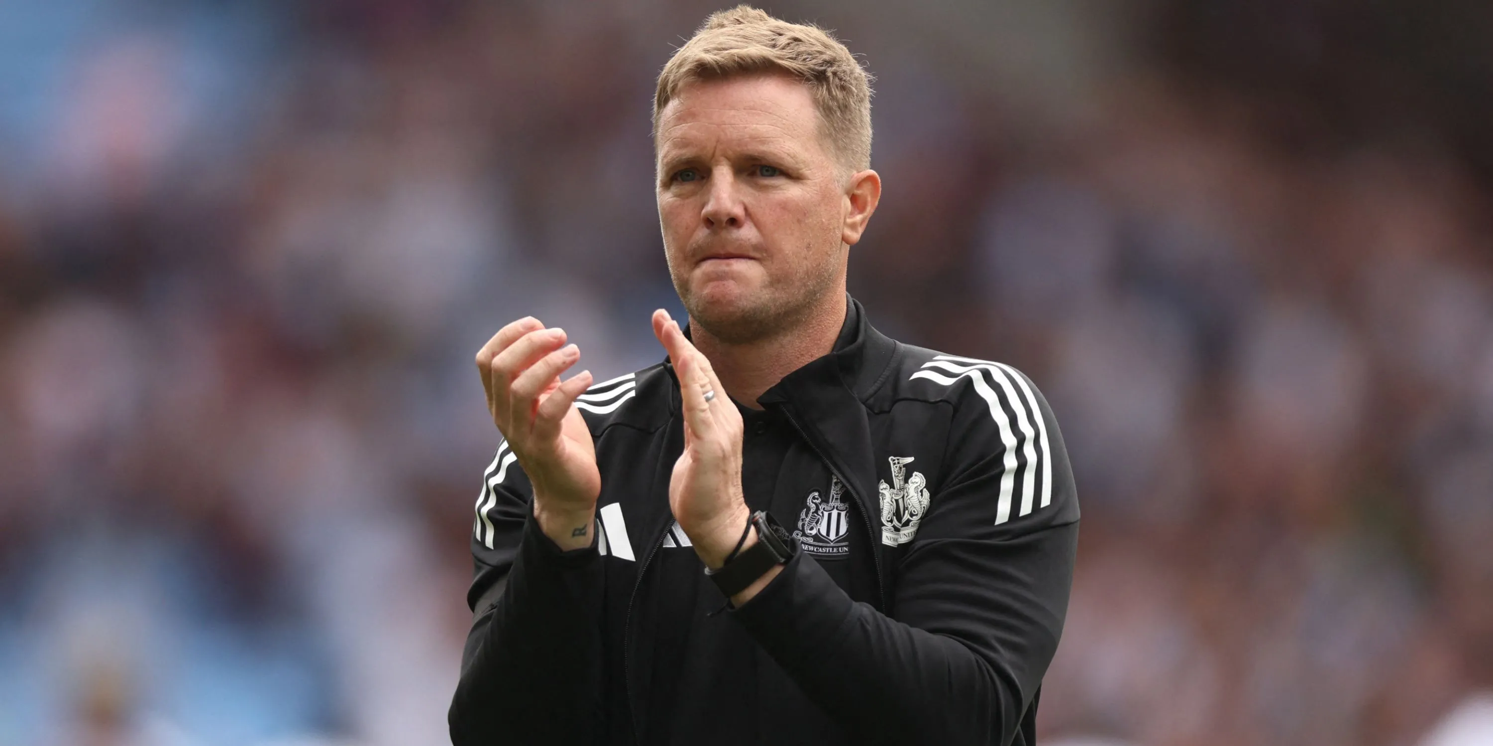 Huấn luyện viên Eddie Howe của Newcastle United trên sân tập