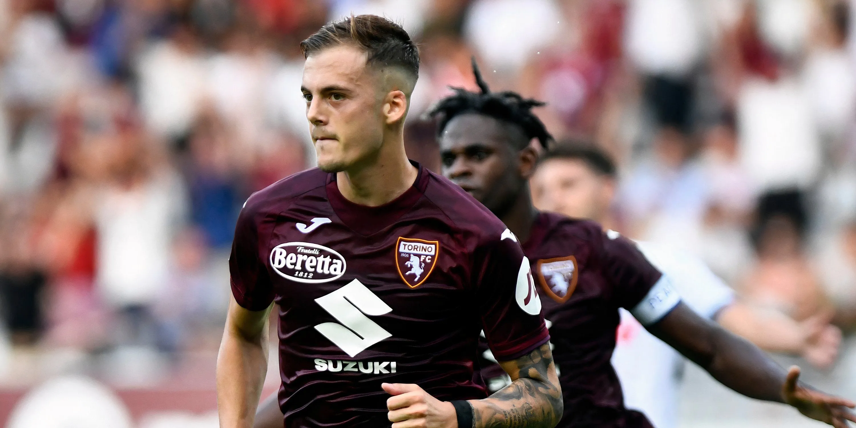 Ivan Ilic trong màu áo Torino, tiền vệ được West Ham United chiêu mộ với giá 17.5 triệu Bảng.