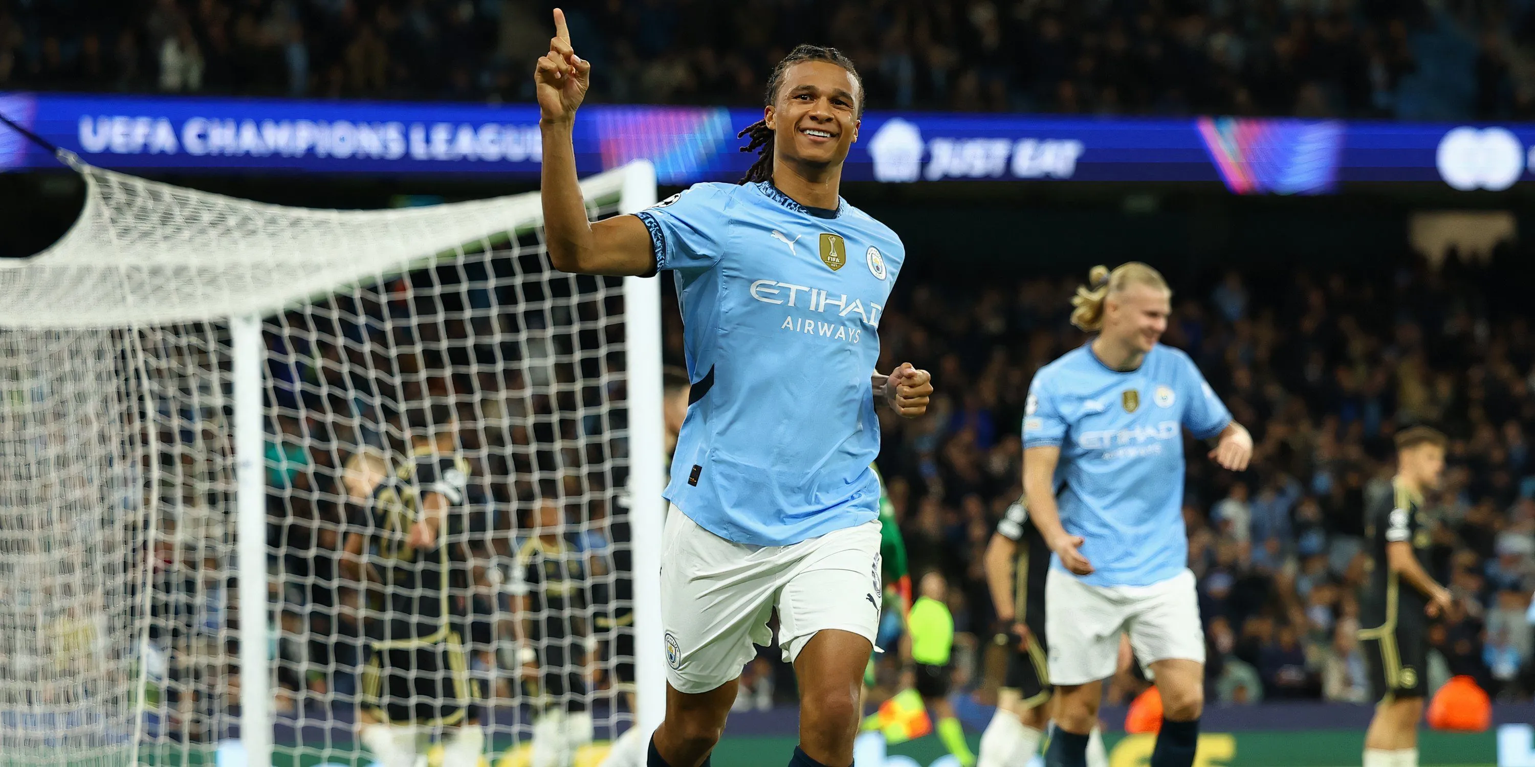 Nathan Aké, hậu vệ đa năng của Manchester City, đang thi đấu cho đội bóng