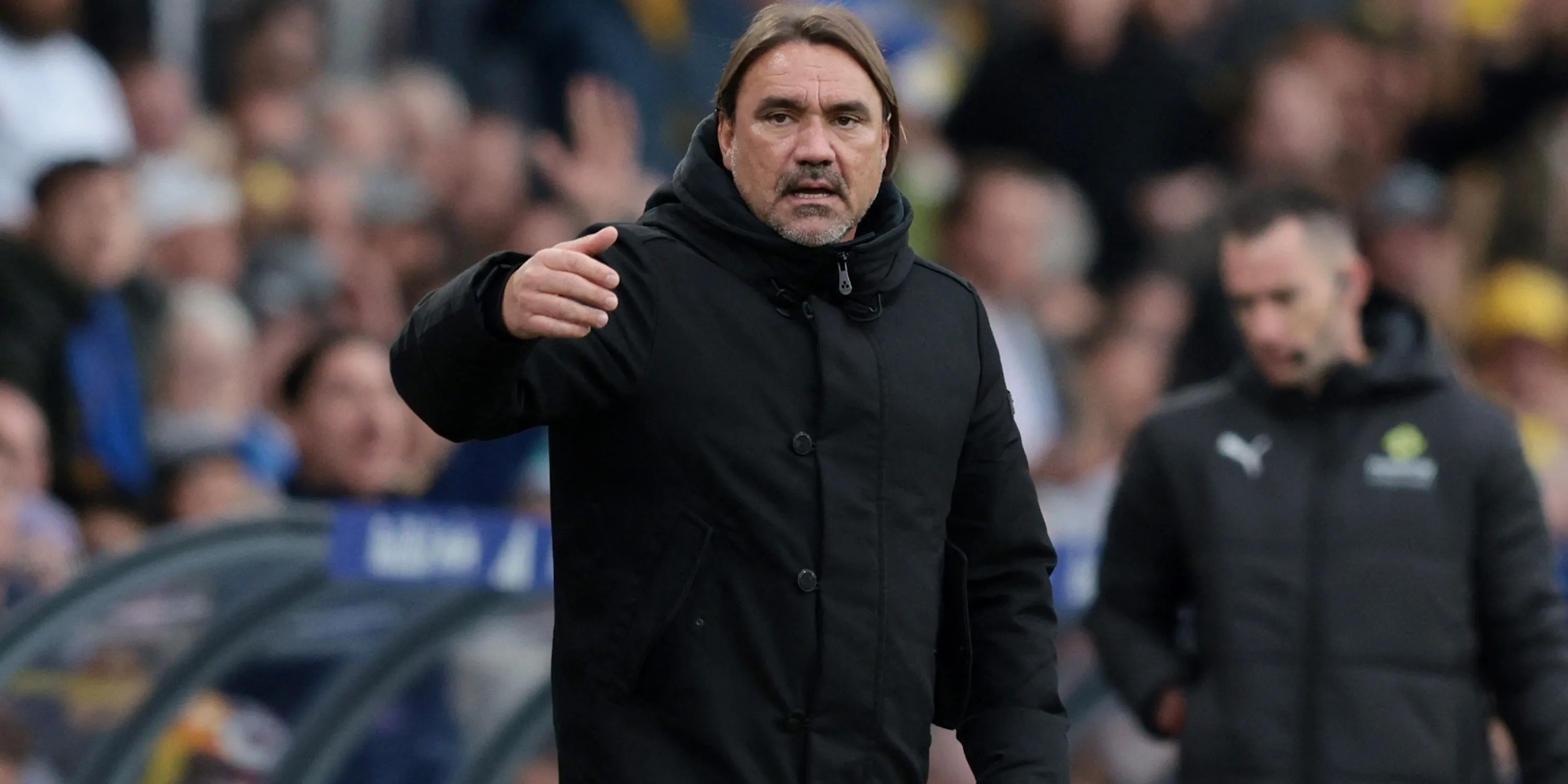 HLV Daniel Farke tập trung hướng dẫn đội bóng Leeds United tại Ngoại hạng Anh