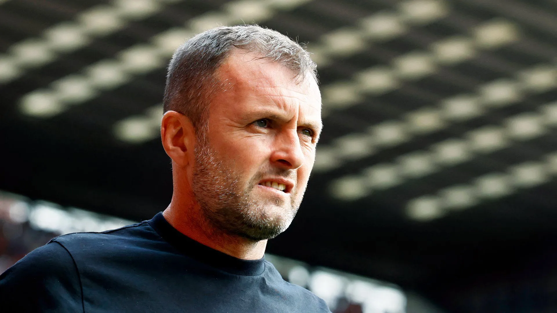 Nathan Jones, HLV Charlton Athletic, hướng dẫn đội trong buổi luyện tập