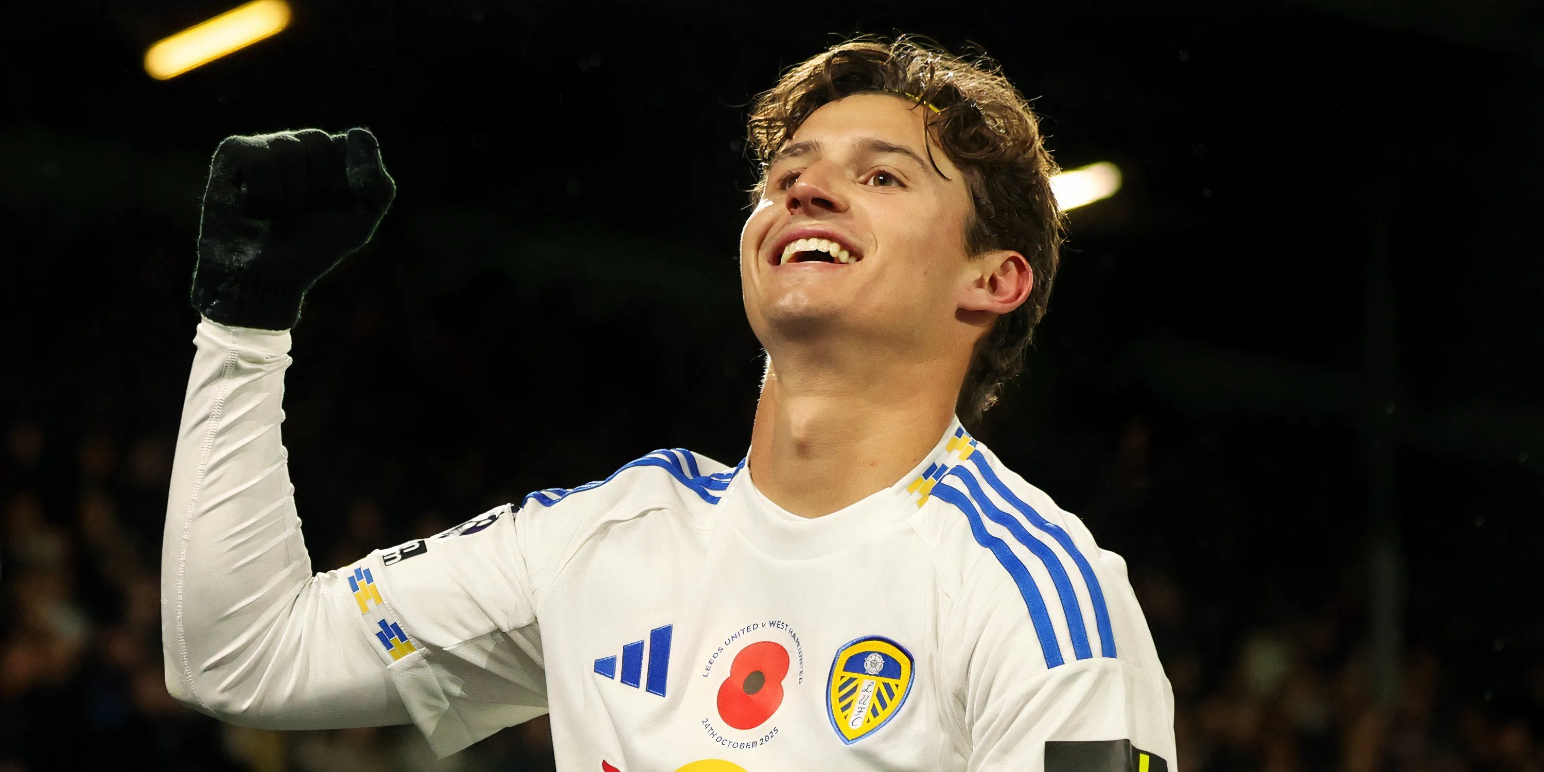 Tiền đạo Brenden Aaronson trong màu áo Leeds United