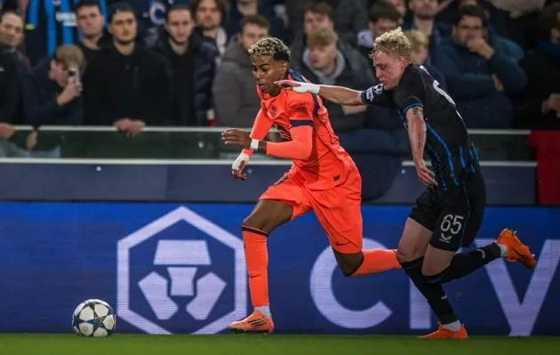 Yamal thực hiện pha qua người cả trận khiến hàng thủ Club Brugge bối rối.